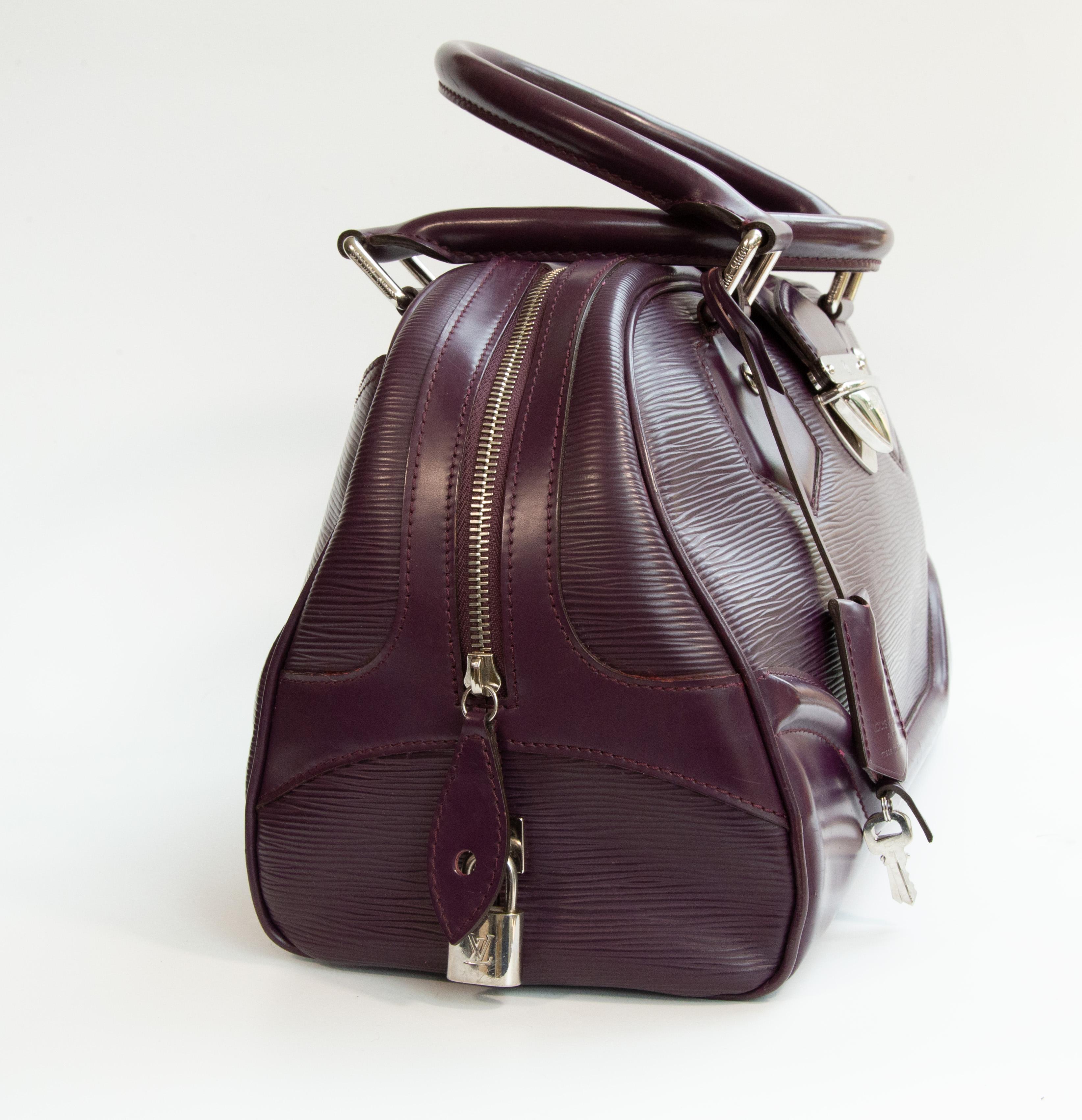2000s Louis Vuitton by Nicolas Ghesquière Montaigne Bag in Purple Epi Leather Unisexe en vente
