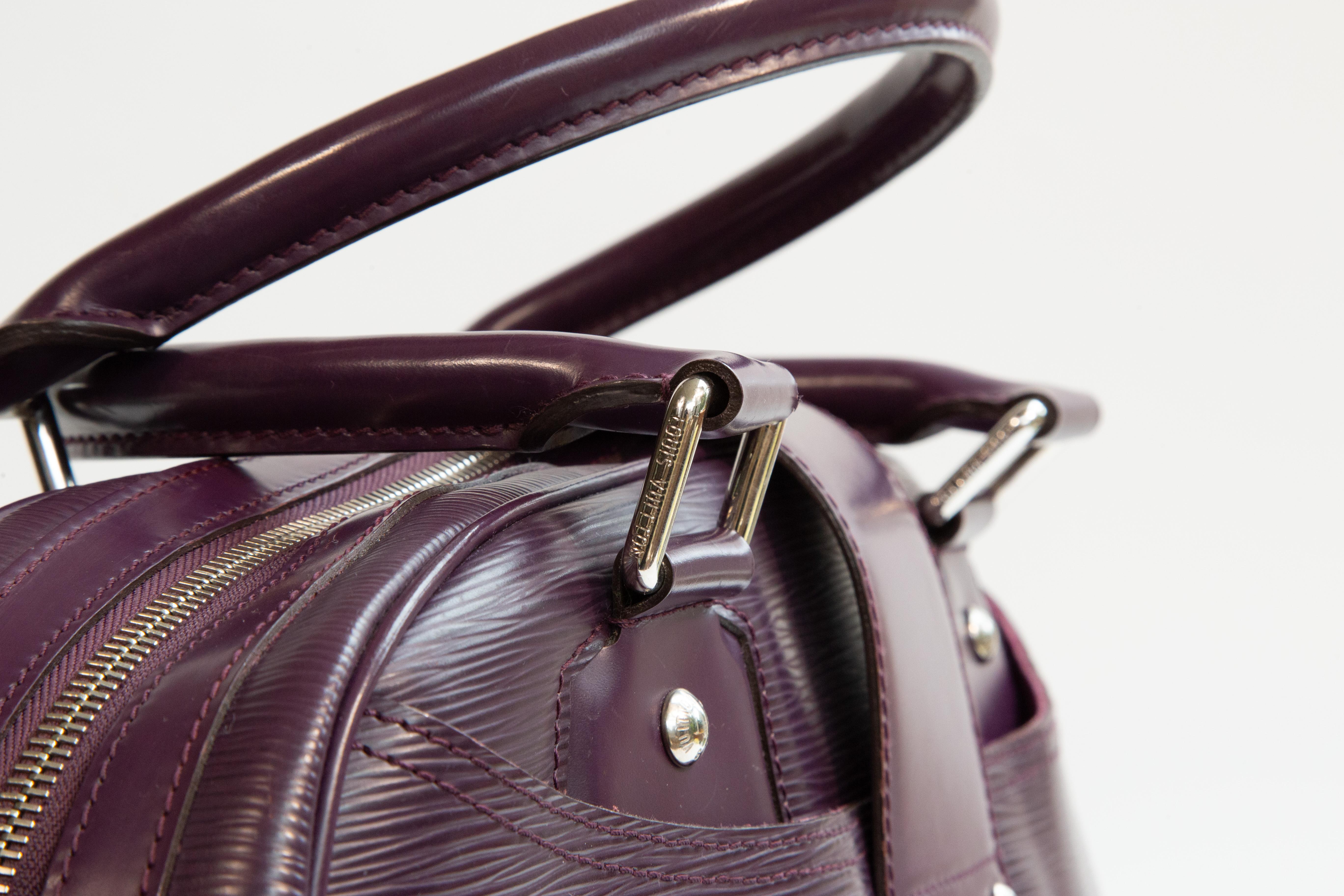 2000s Louis Vuitton by Nicolas Ghesquière Montaigne Bag in Purple Epi Leather en vente 3