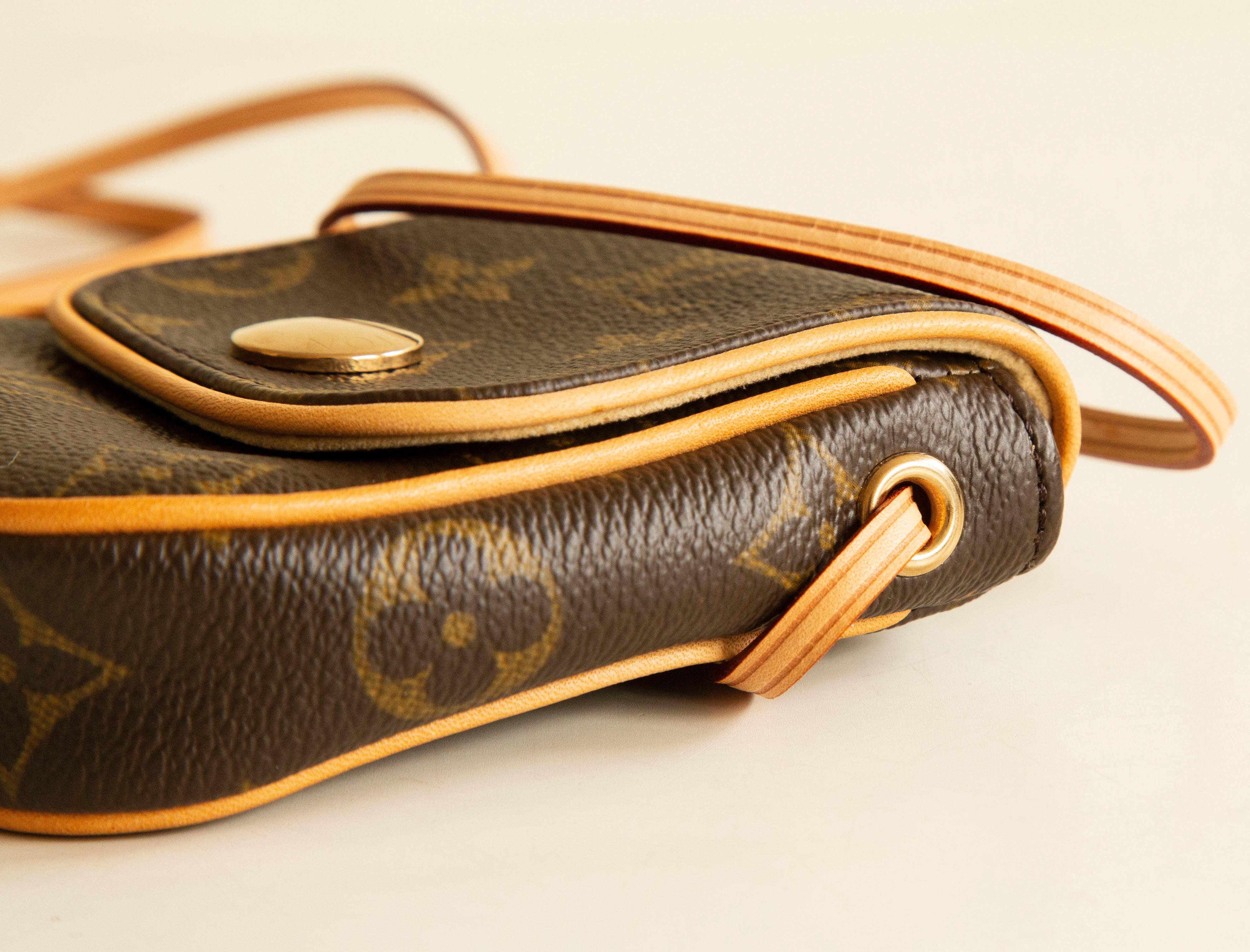 2000s Louis Vuitton Can Cun Crossbody Mini Bag in Brown Monogram Coated Canvas For Sale 1