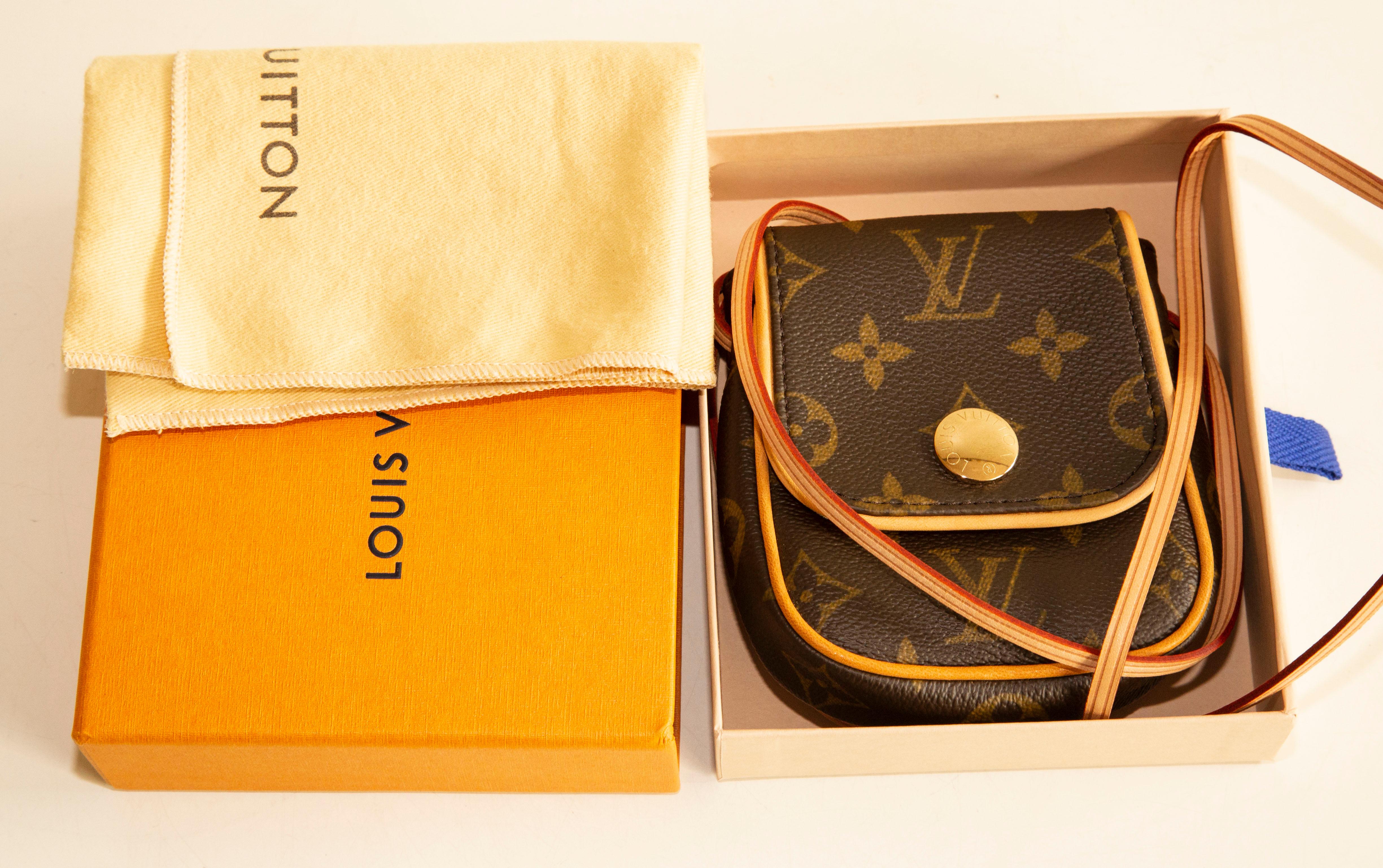 2000s Louis Vuitton Can Cun Crossbody Mini Bag in Brown Monogram Coated Canvas For Sale 3