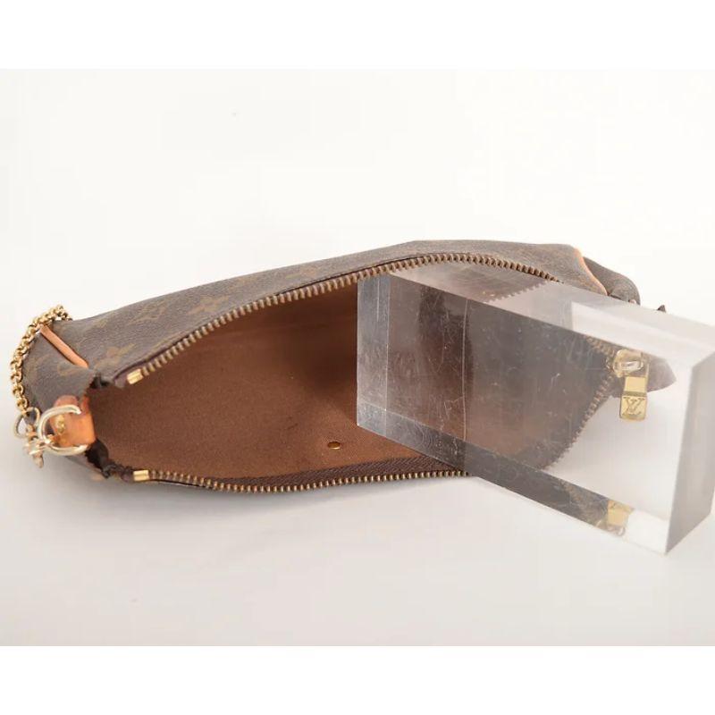 Louis Vuitton 2000's Chain Strap Y2k Pochette Shoulder Bag For Sale 3