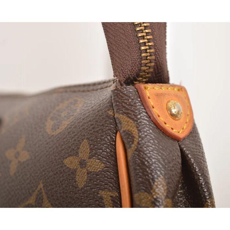 Louis Vuitton 2000's Chain Strap Y2k Pochette Shoulder Bag For Sale 2