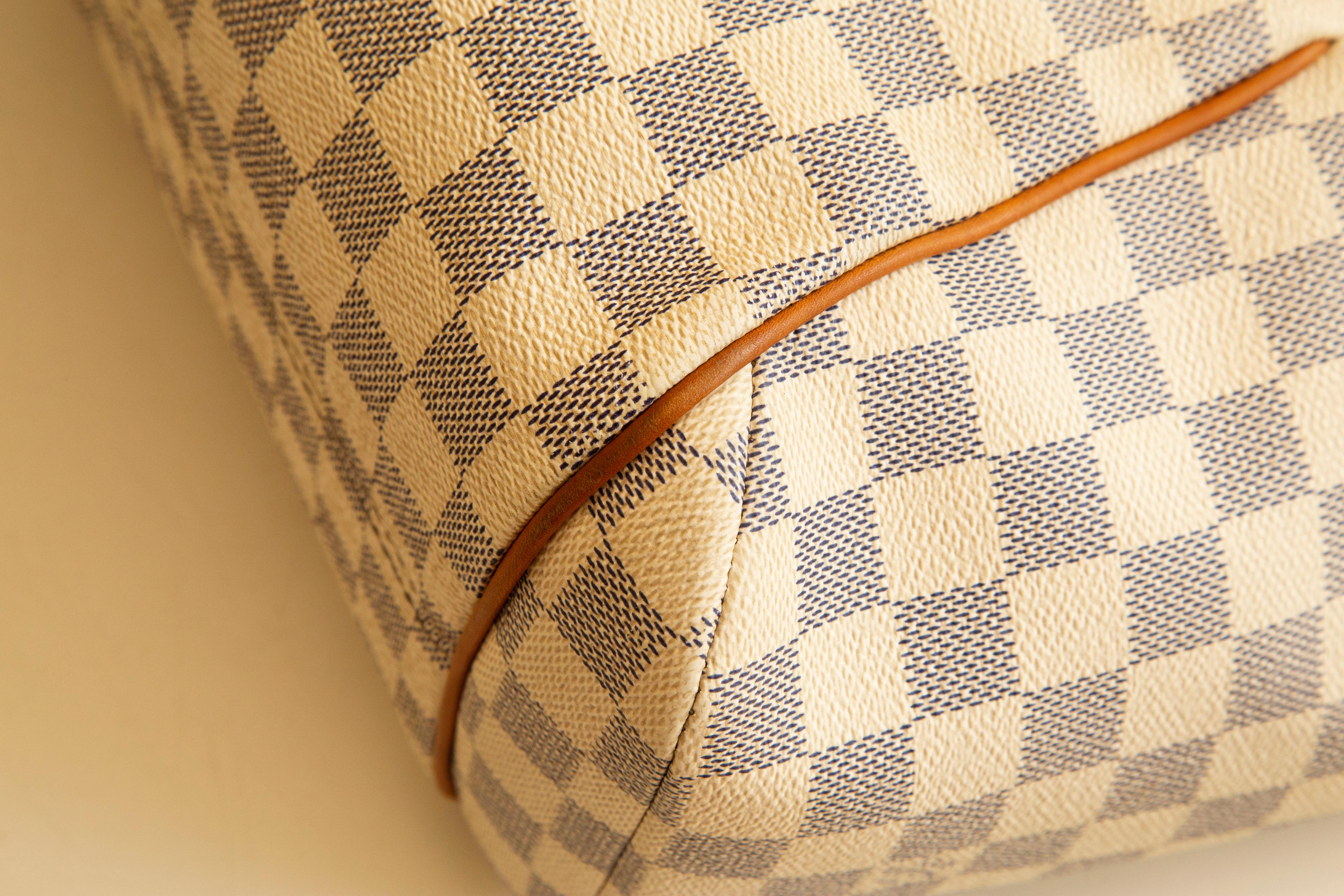 2000s Louis Vuitton Damier Azur Totally PM Tote Bag For Sale 10
