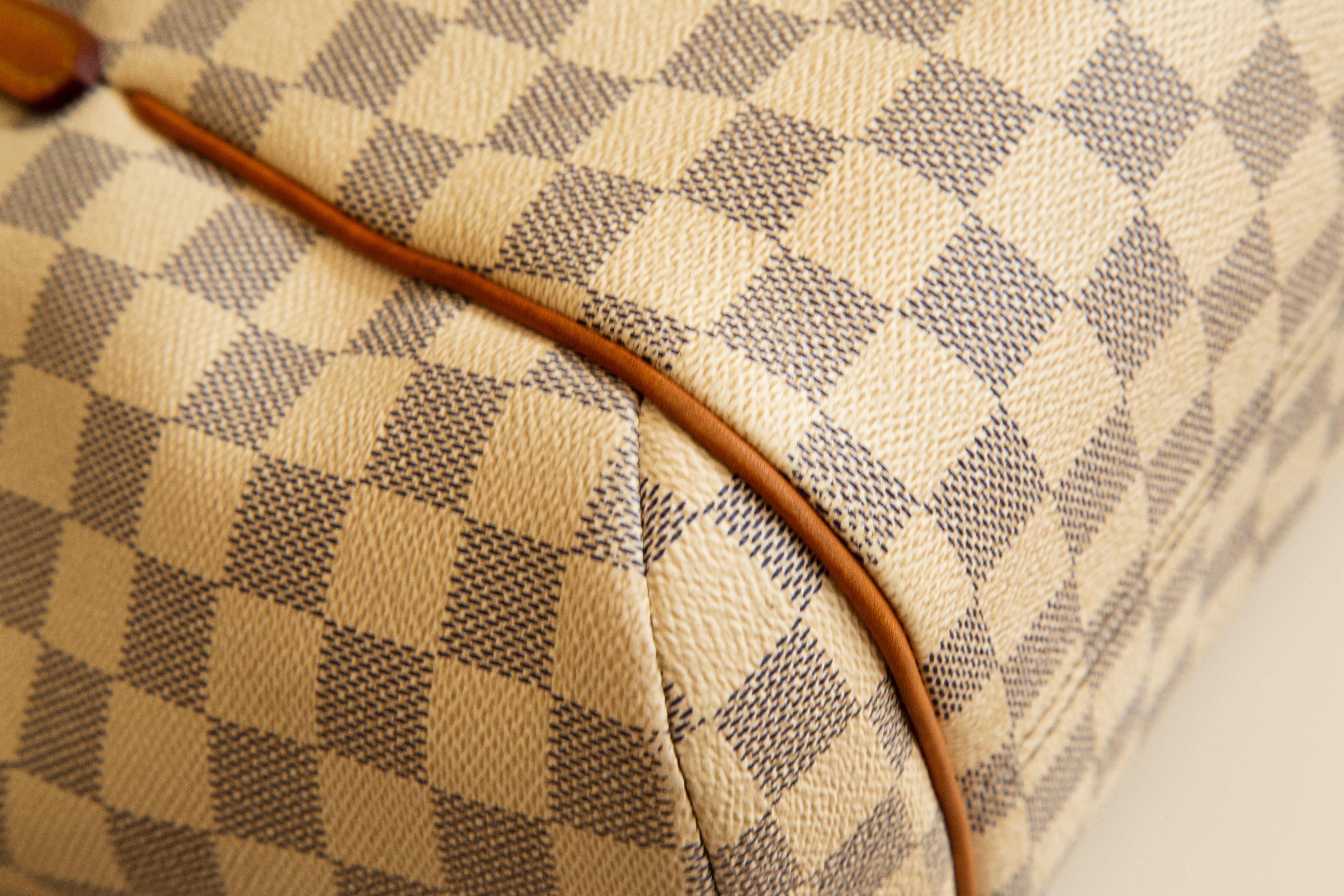 2000s Louis Vuitton Damier Azur Totally PM Tote Bag For Sale 11