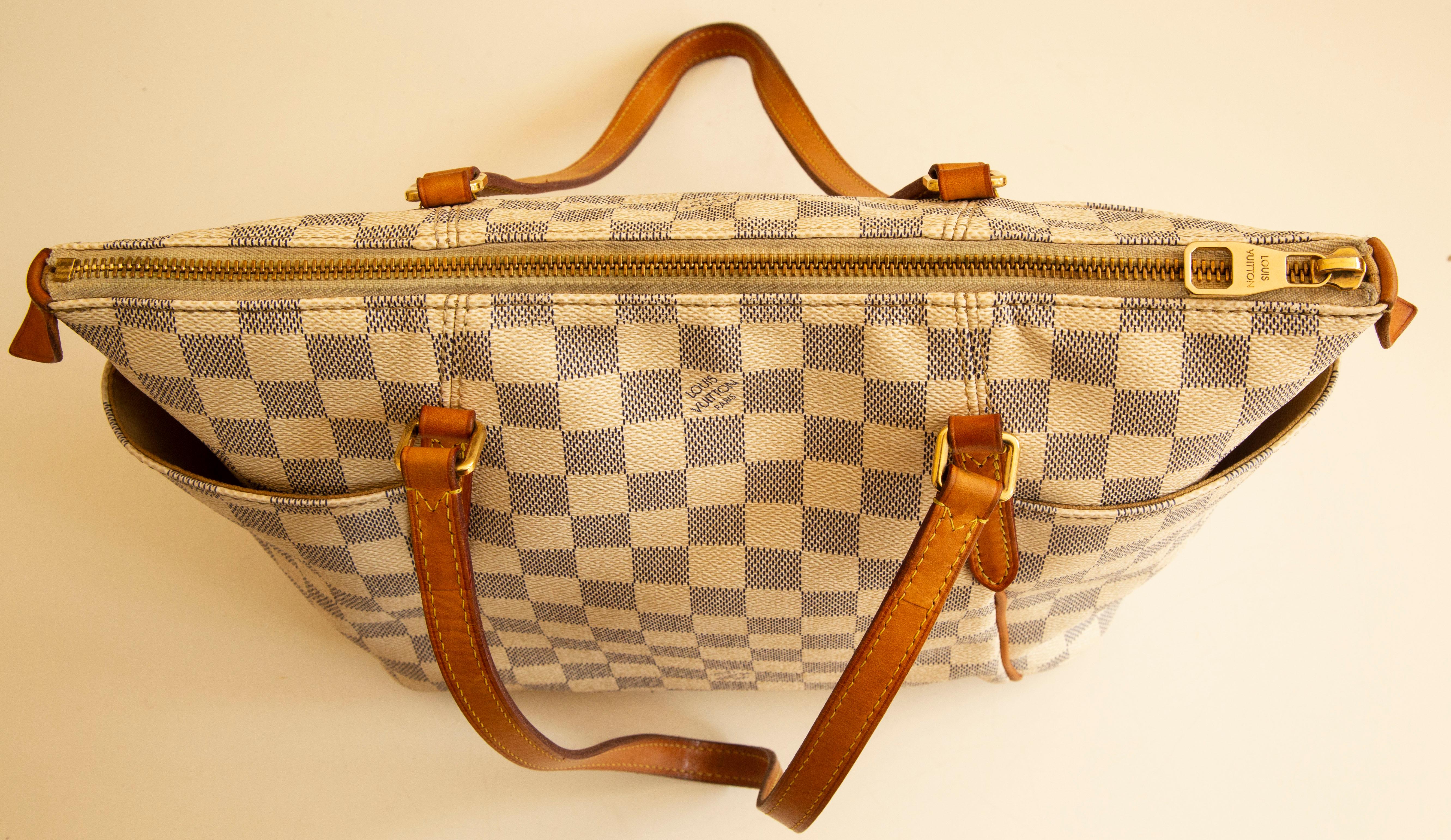 Women's or Men's 2000s Louis Vuitton Damier Azur Totally PM Tote Bag For Sale