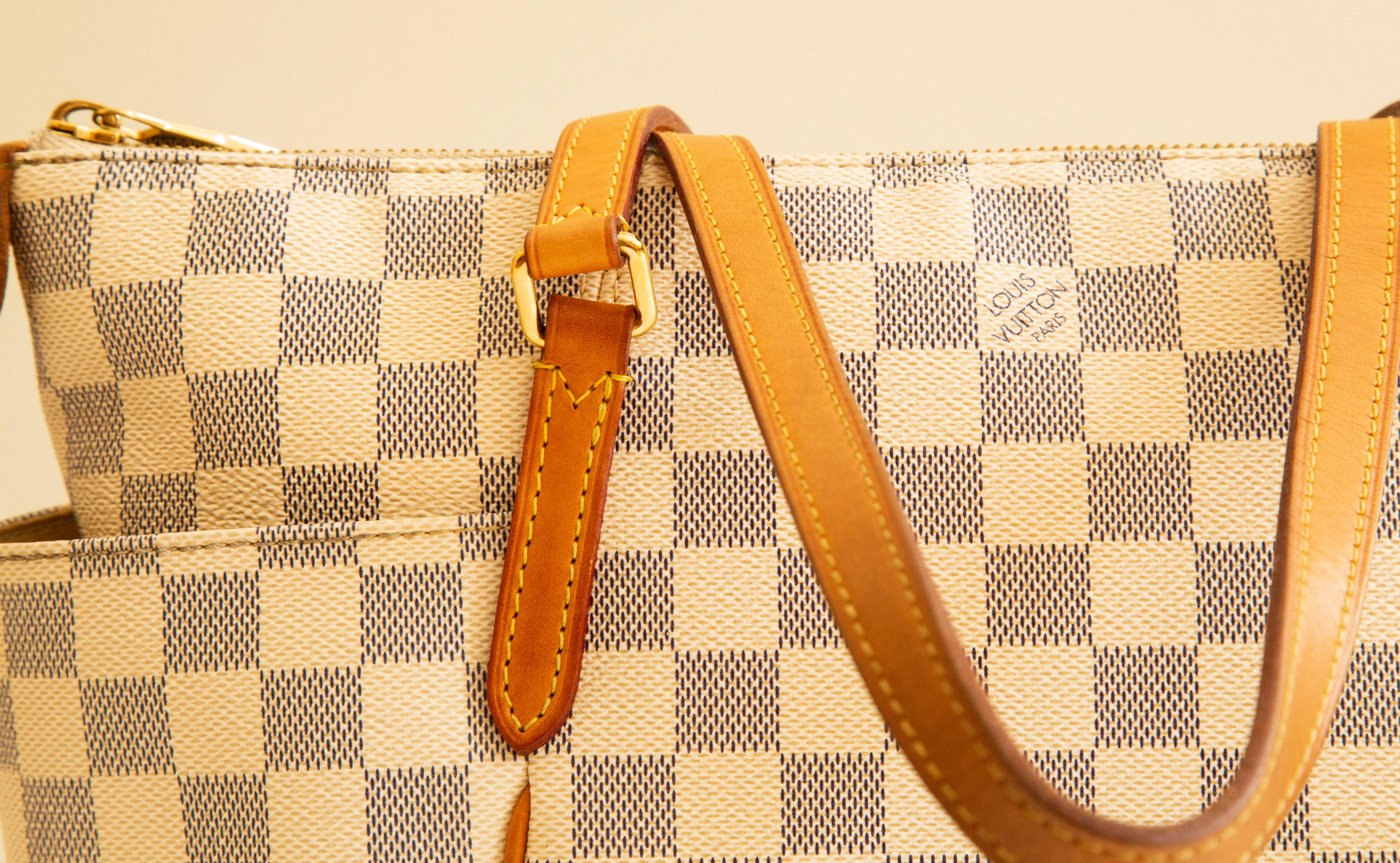 2000s Louis Vuitton Damier Azur Totally PM Tote Bag For Sale 2