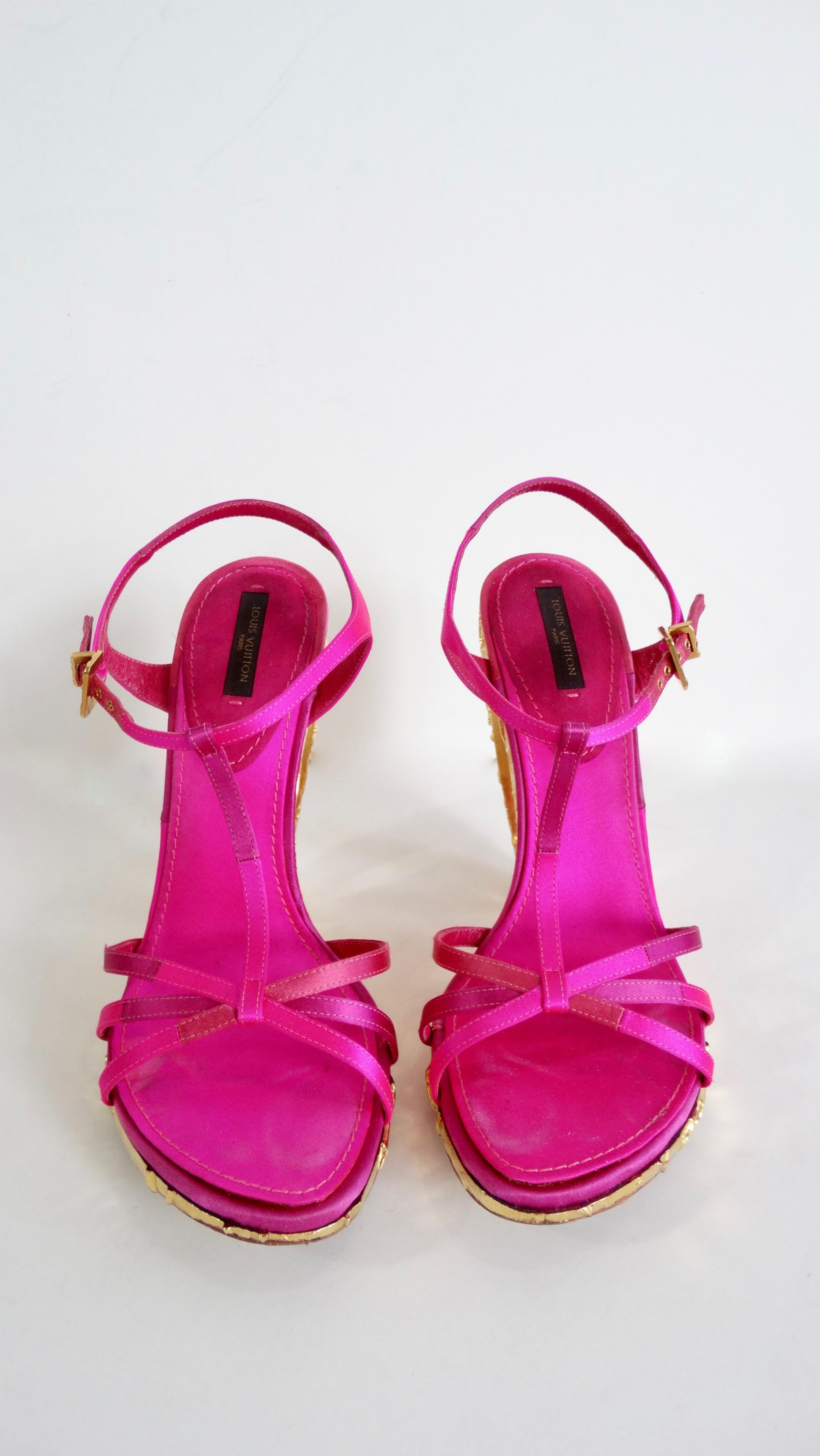 Louis Vuitton 2000s Fuchsia Satin Pumps With Textured Gold Heels In Good Condition For Sale In Scottsdale, AZ