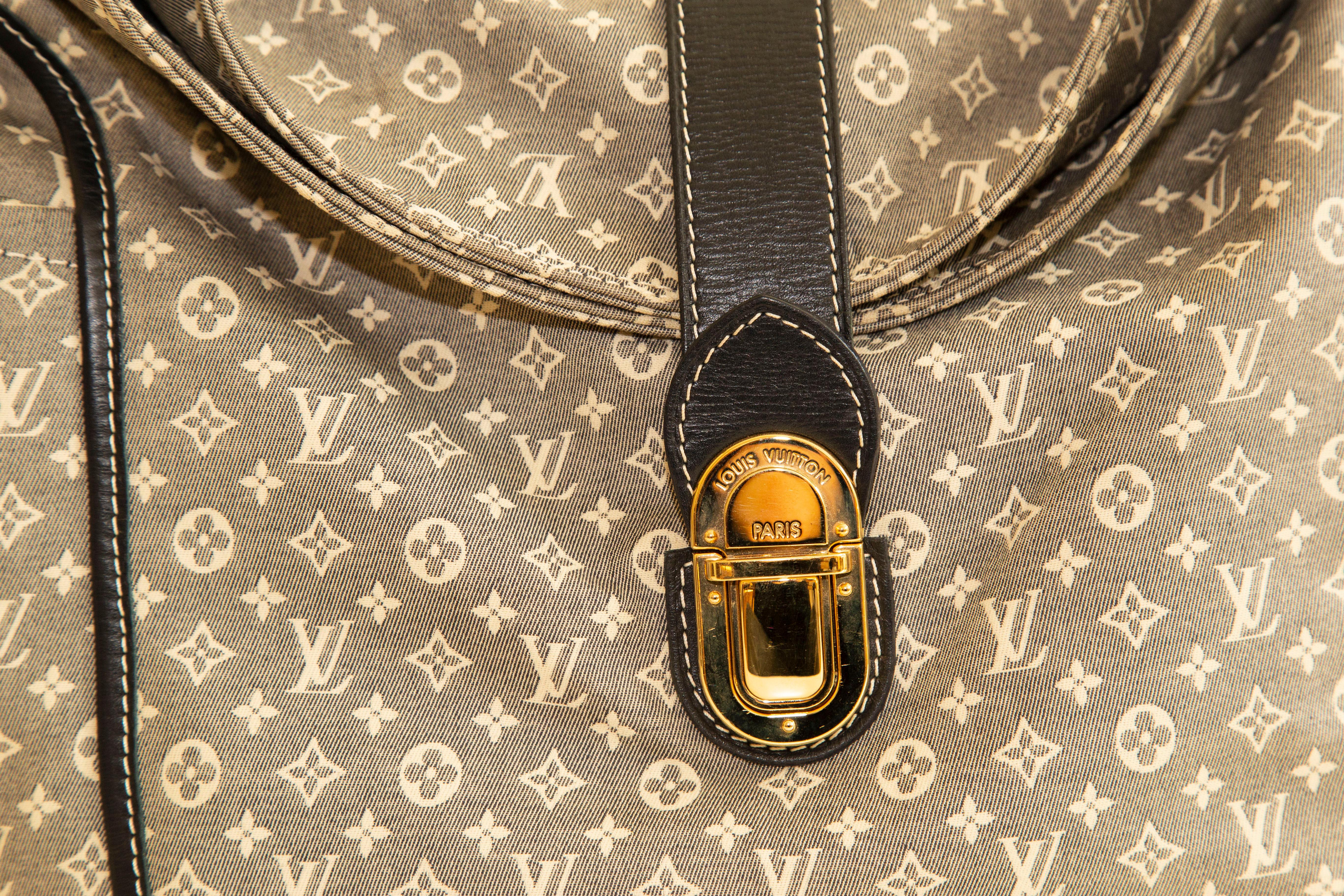 2000s  Louis Vuitton Idylle Romance en vente 1