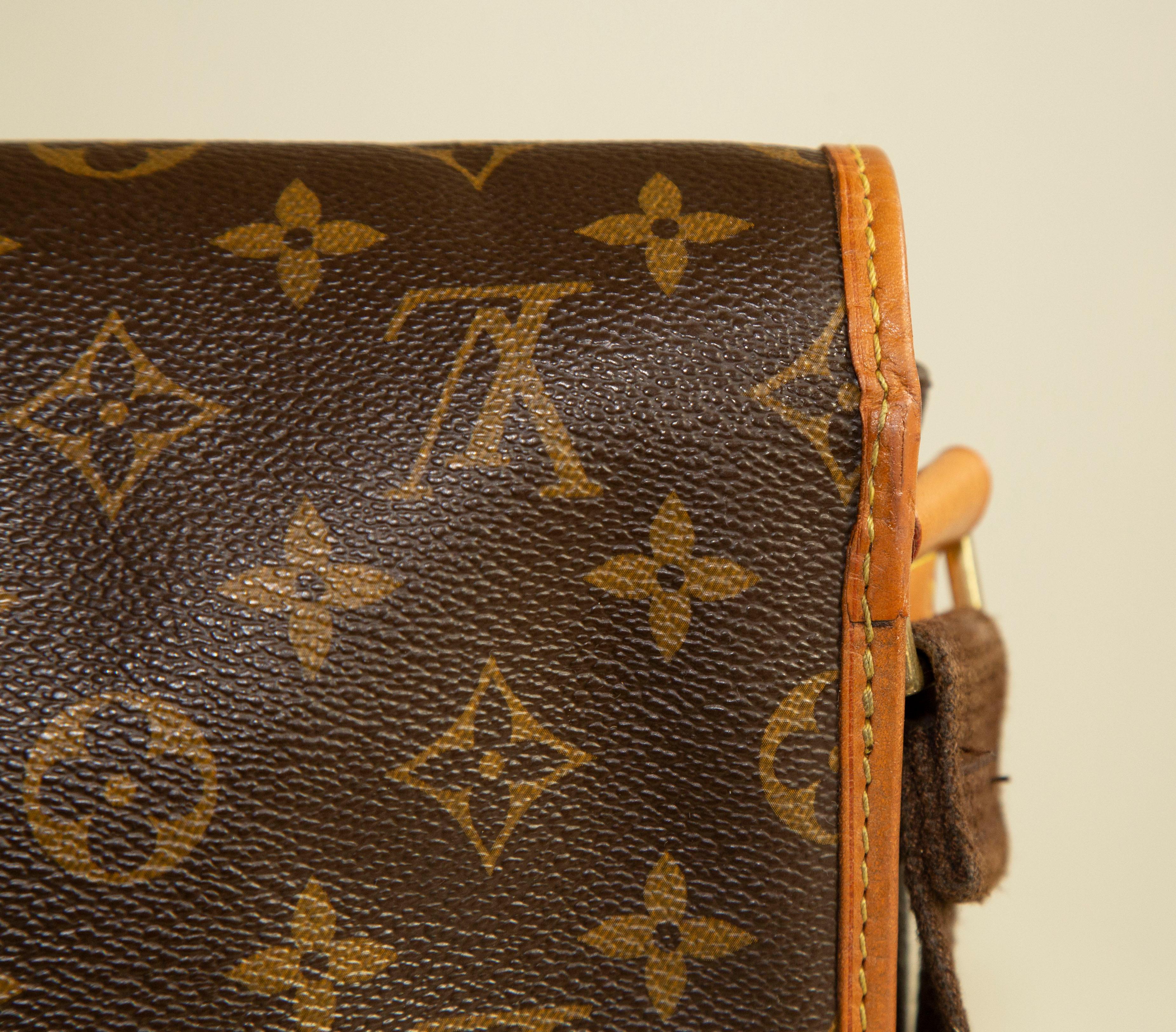 2000s Louis Vuitton Messenger Bosphore PM Shoulder Bag For Sale 5