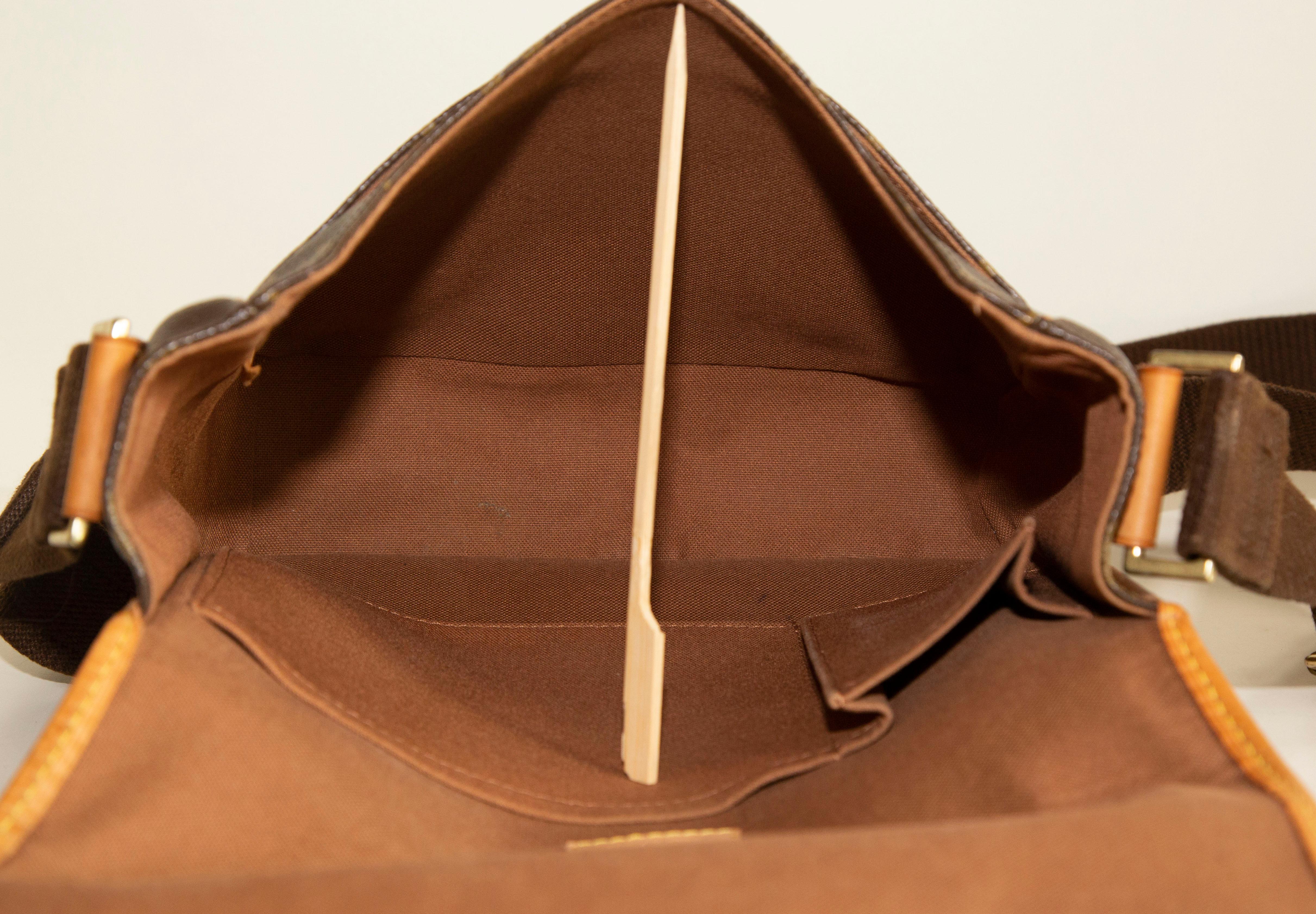 2000s Louis Vuitton Messenger Bosphore PM Shoulder Bag For Sale 6