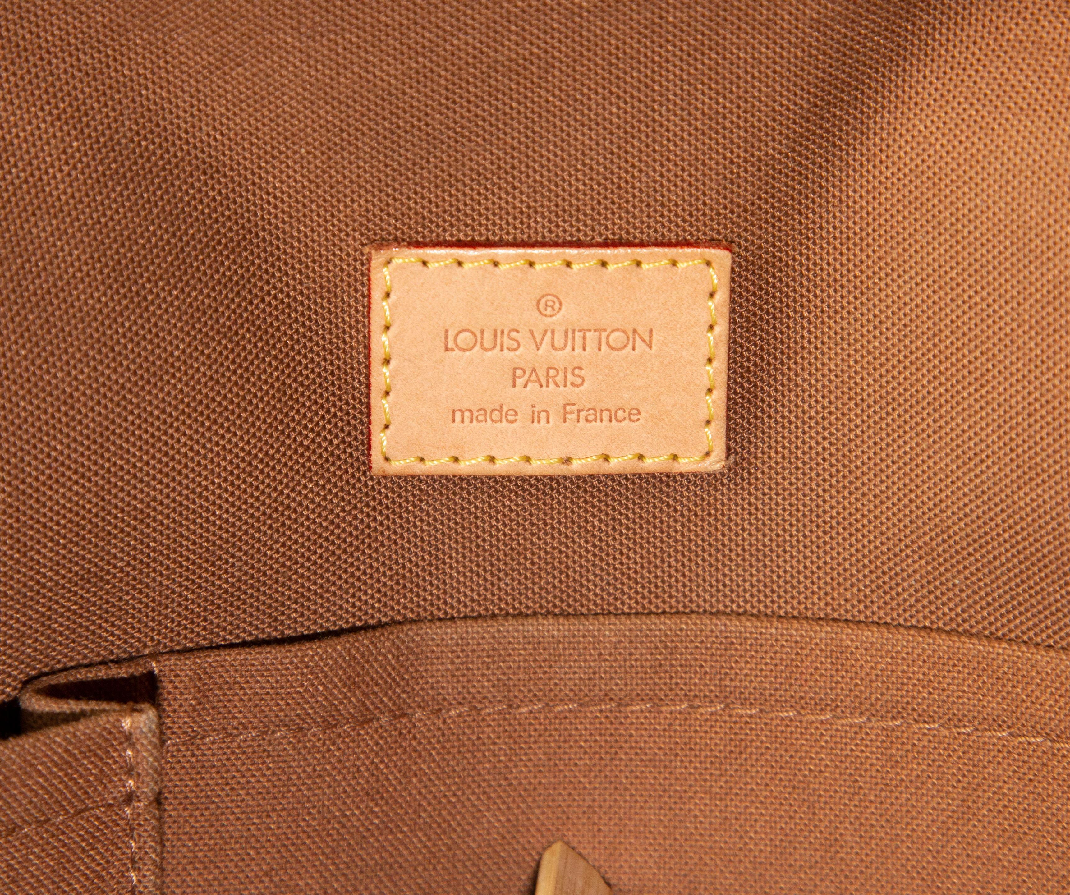 2000s Louis Vuitton Messenger Bosphore PM Shoulder Bag For Sale 7