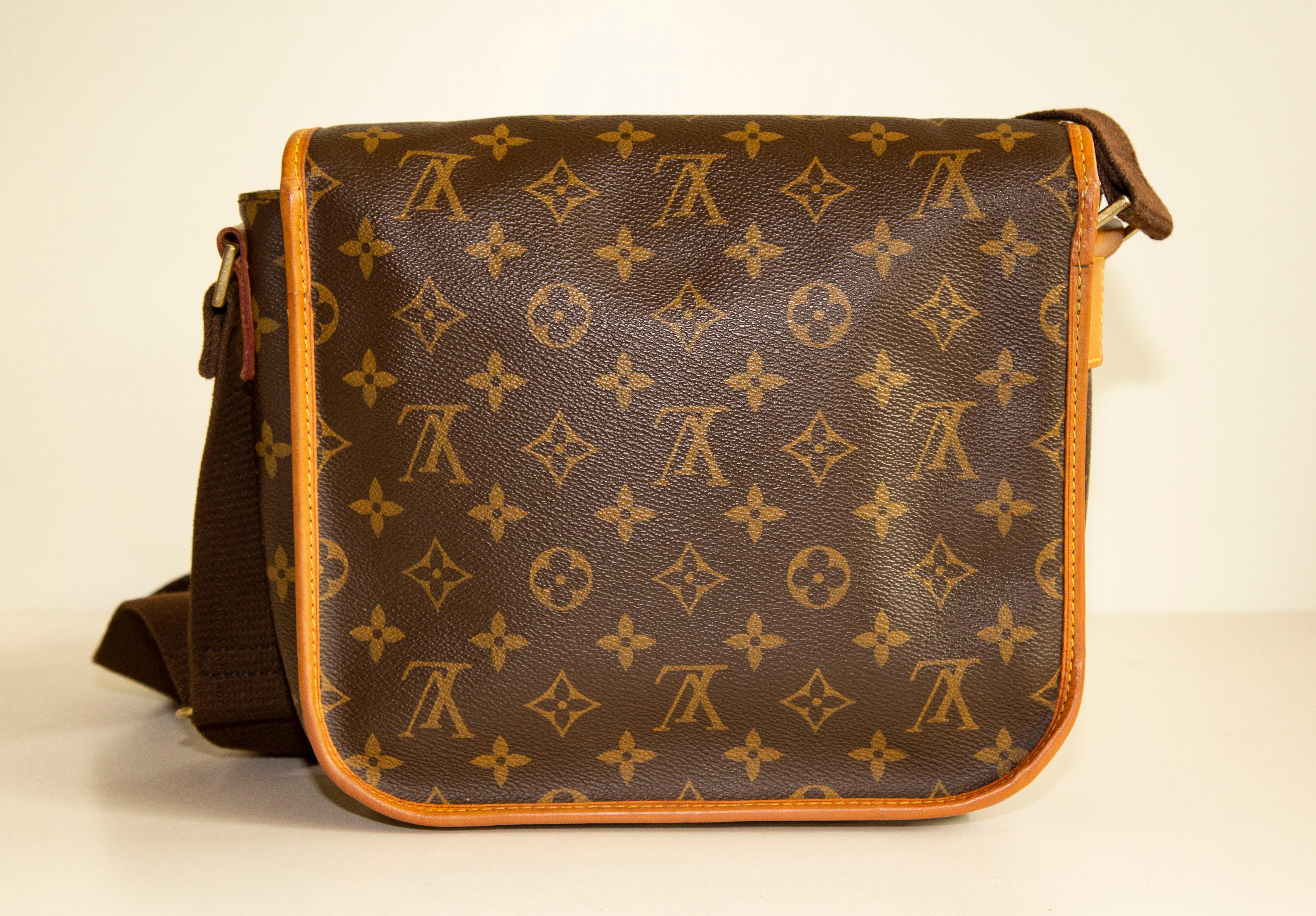Brown 2000s Louis Vuitton Messenger Bosphore PM Shoulder Bag For Sale