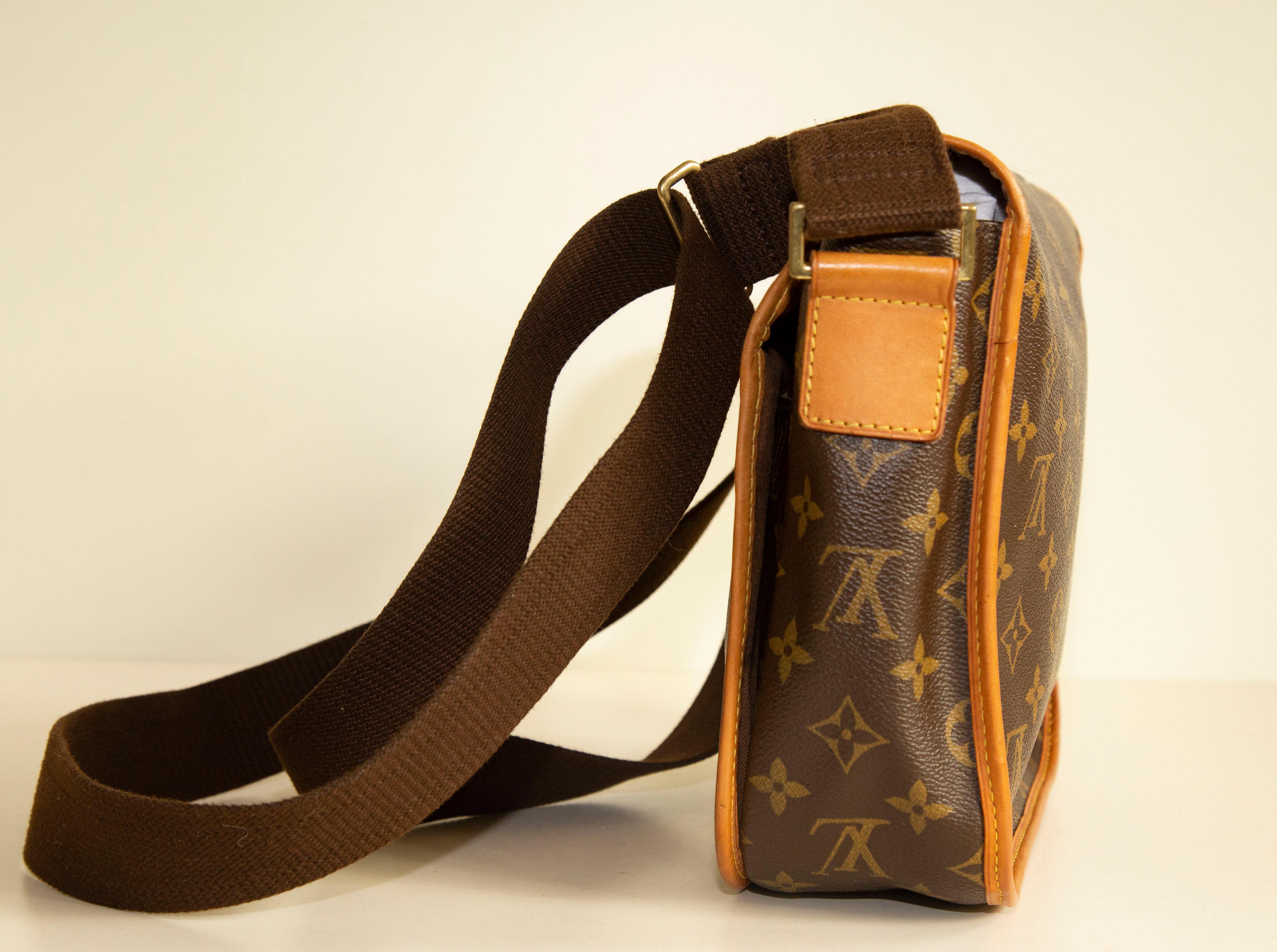 2000s Louis Vuitton Messenger Bosphore PM Shoulder Bag In Good Condition For Sale In Arnhem, NL