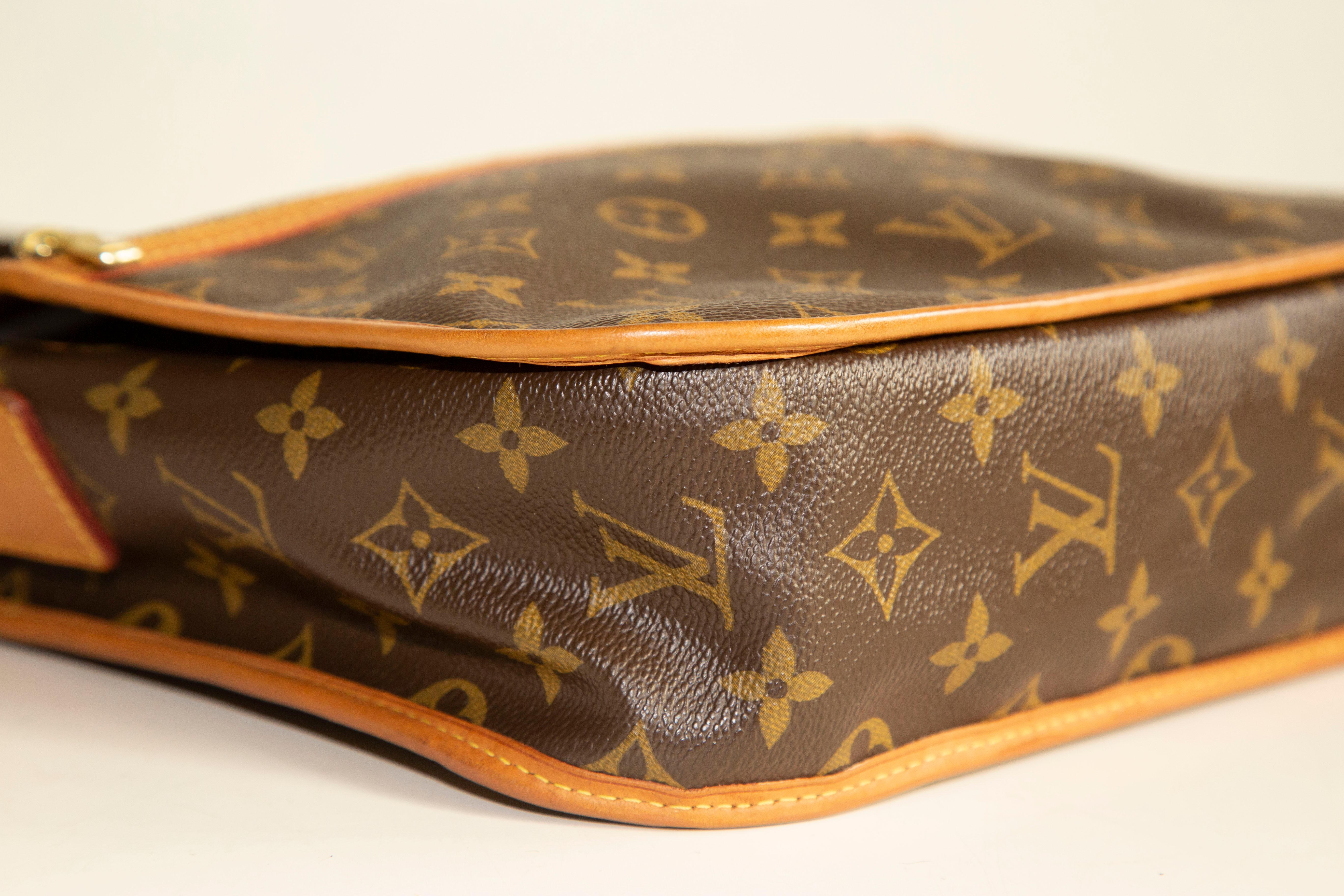 2000s Louis Vuitton Messenger Bosphore PM Shoulder Bag For Sale 1