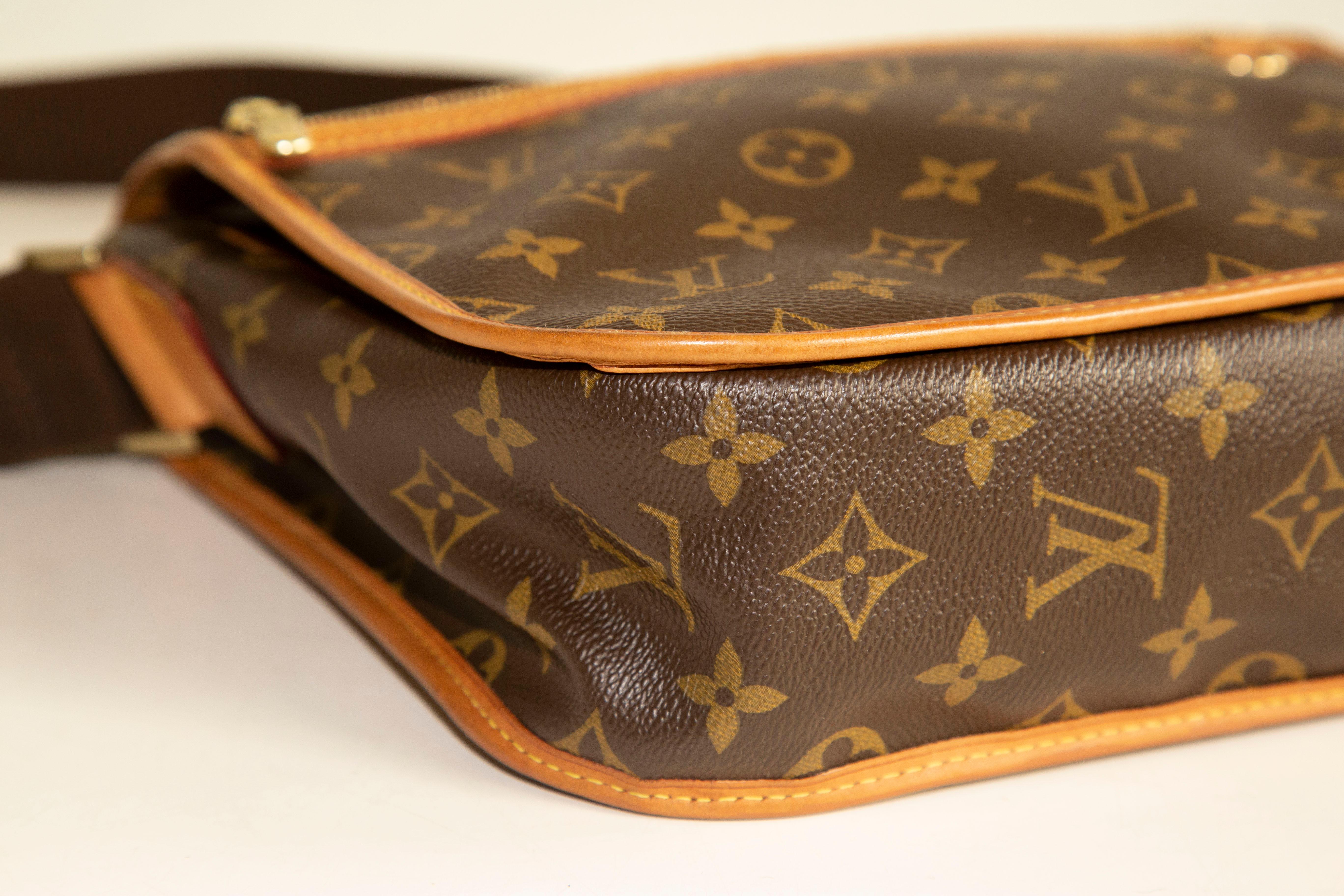 2000s Louis Vuitton Messenger Bosphore PM Shoulder Bag For Sale 2