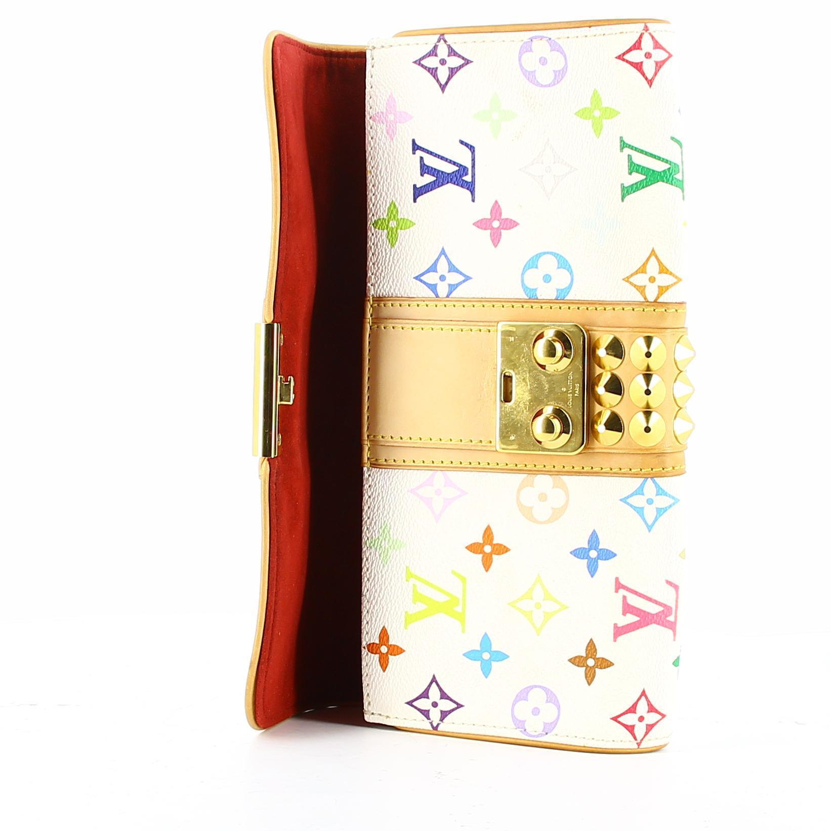 2000s Louis Vuitton Multicolor Monogram Murakami Clutch.
Very good condition, show some light signs of use and wear but nothing visible.
Colorful monogram canvas. . Card emplacement in the inside as well as a zipper pocket.
Monogram canvas with