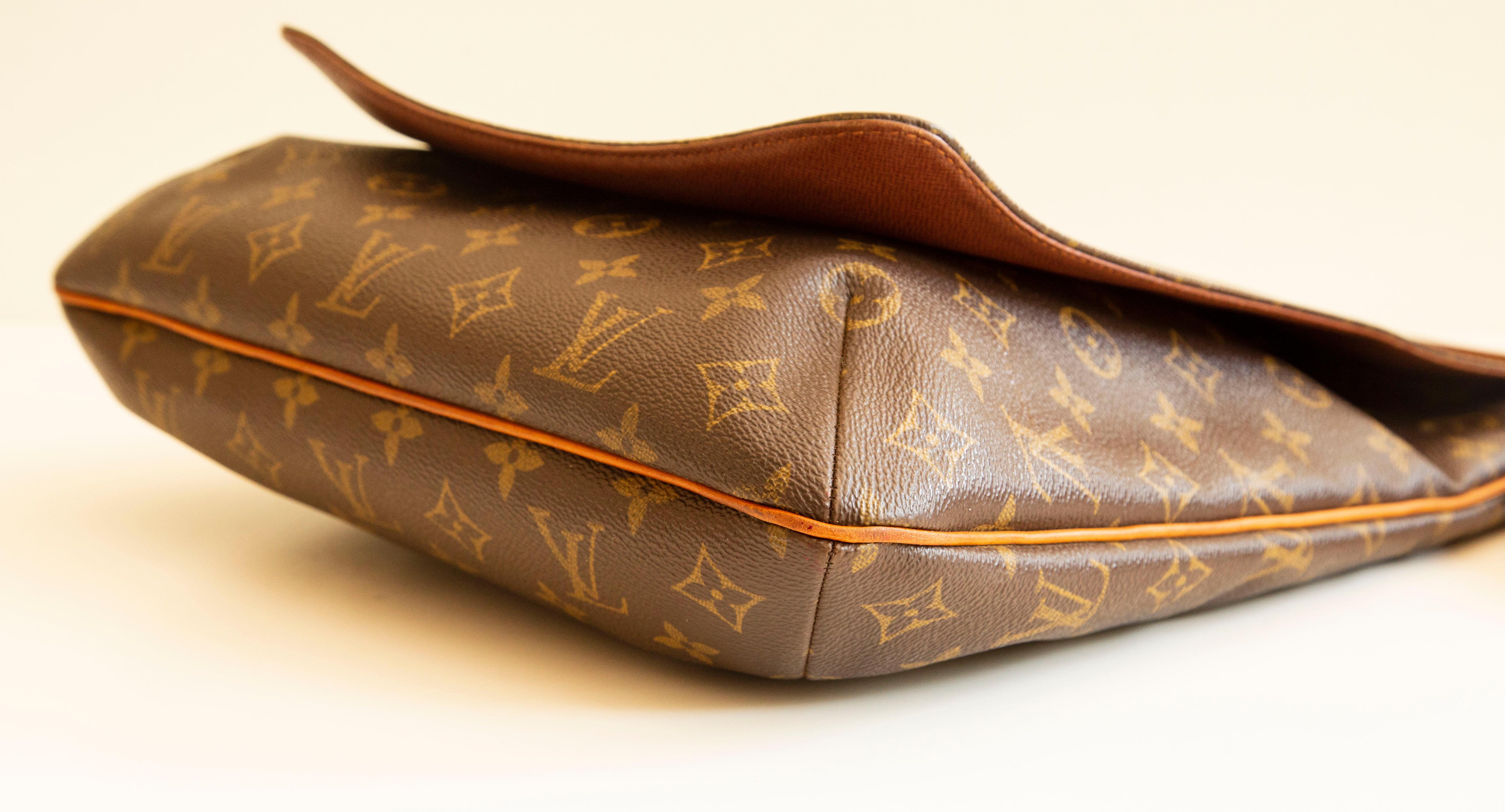 2000s Louis Vuitton Musette Monogram Shoulder/Cross Body Bag For Sale 1
