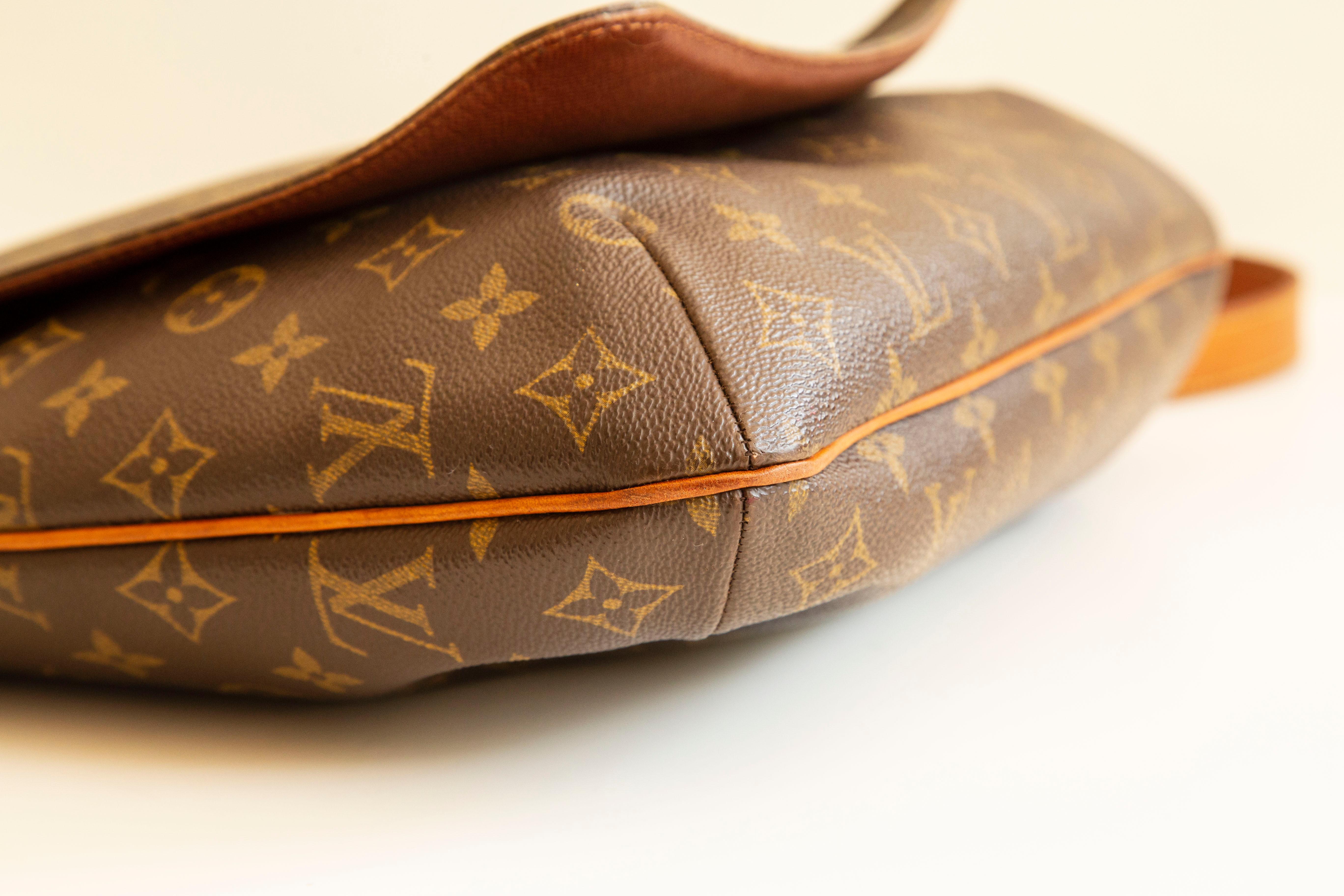 2000s Louis Vuitton Musette Monogram Shoulder/Cross Body Bag For Sale 2
