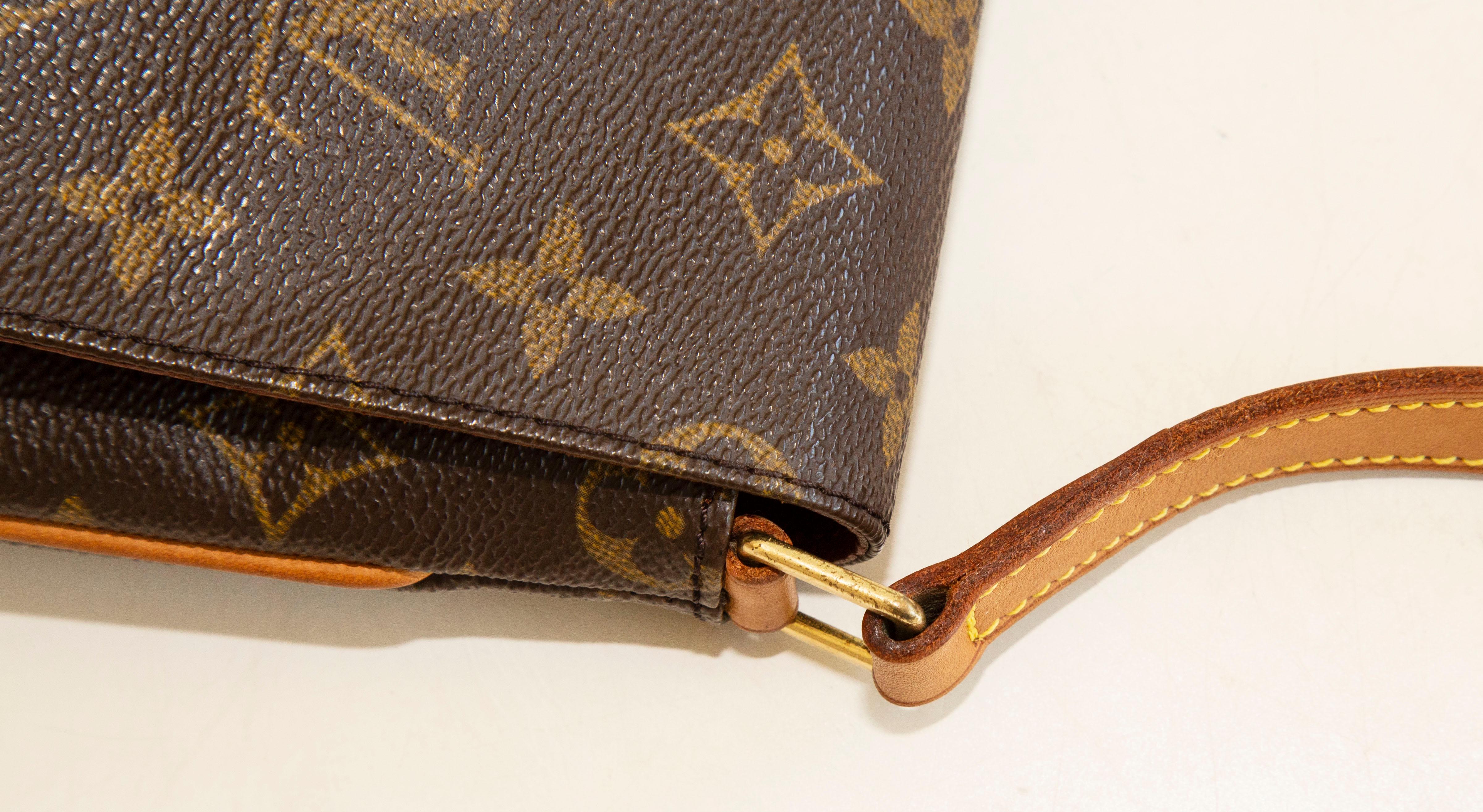 2000s Louis Vuitton Musette Tango Shoulder Bag For Sale 5