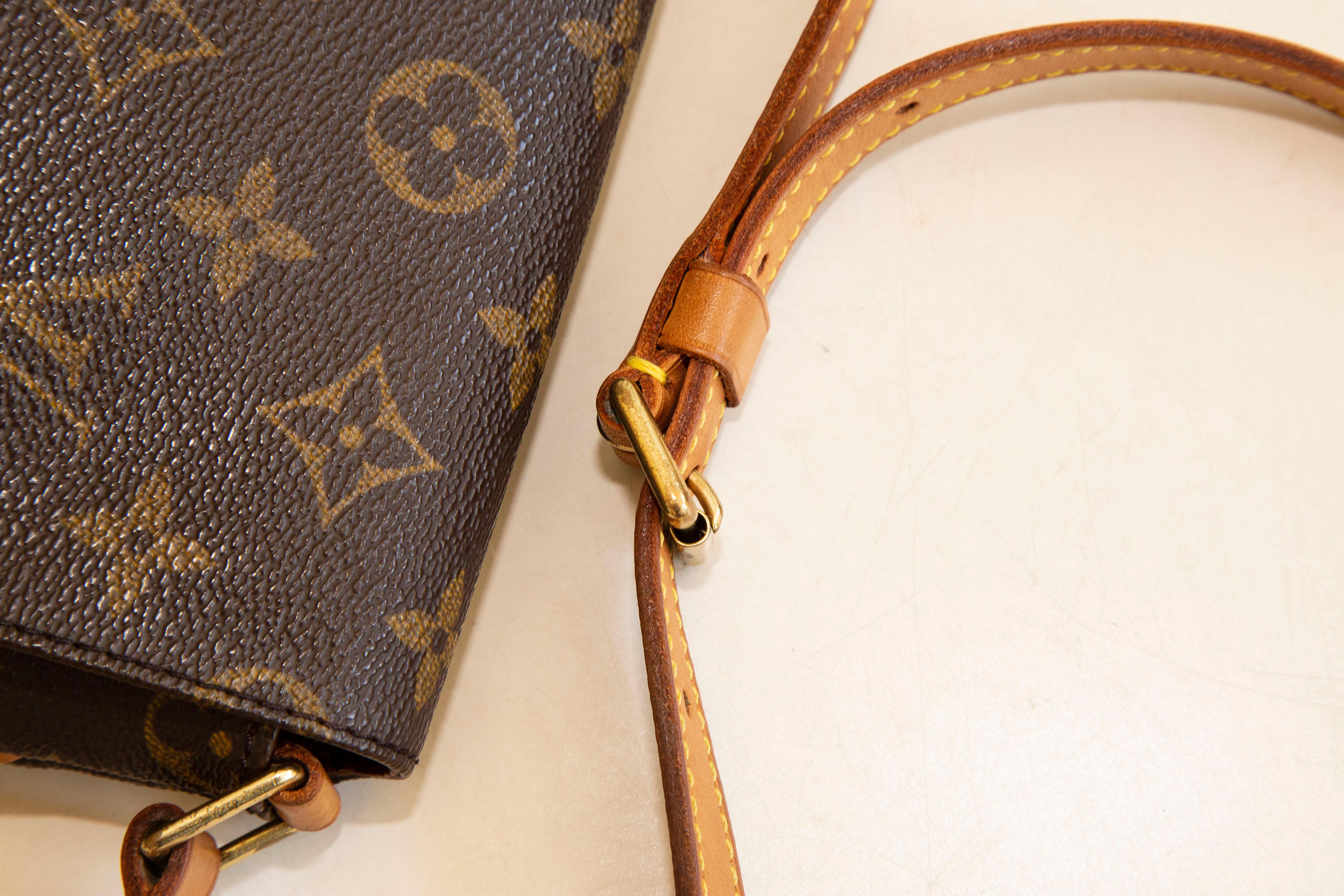 2000s Louis Vuitton Musette Tango Shoulder Bag For Sale 6