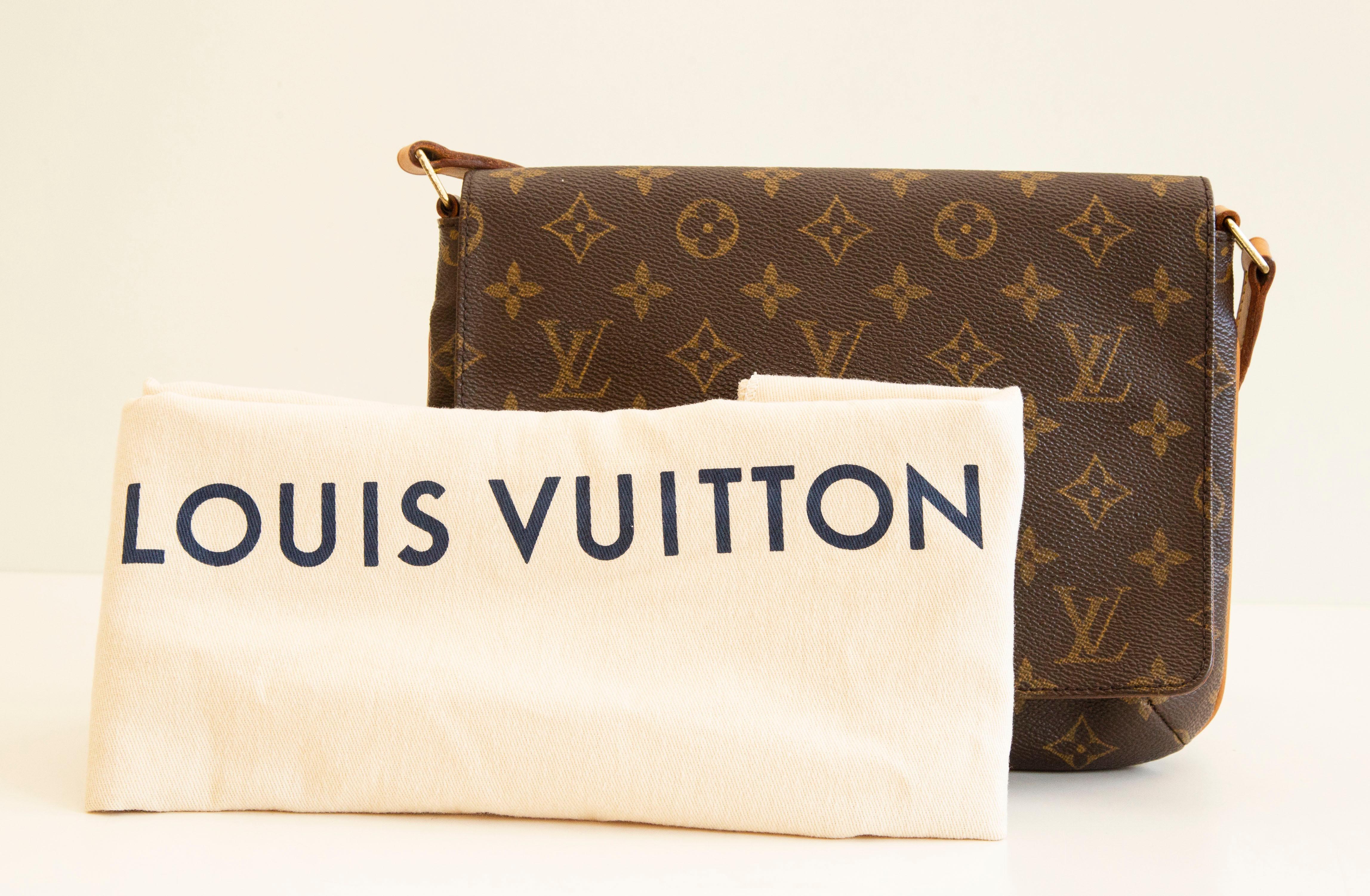 2000s Louis Vuitton Musette Tango Shoulder Bag For Sale 9