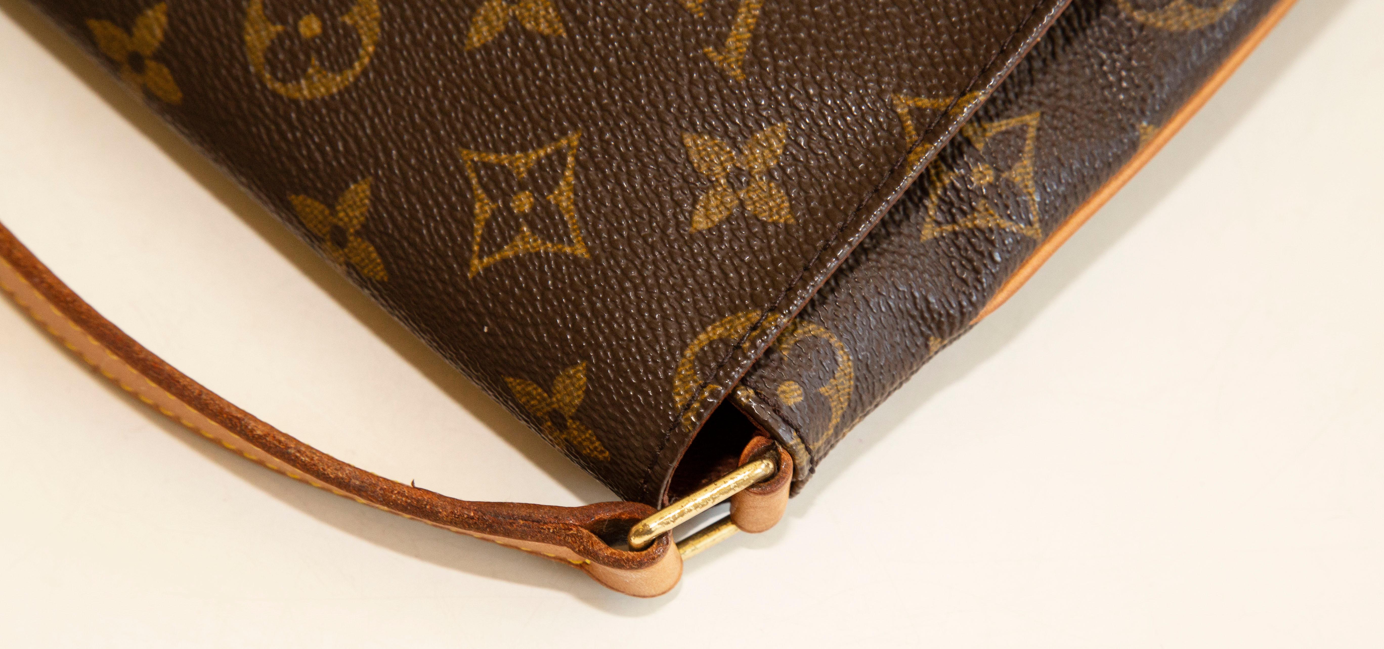 2000s Louis Vuitton Musette Tango Shoulder Bag For Sale 4