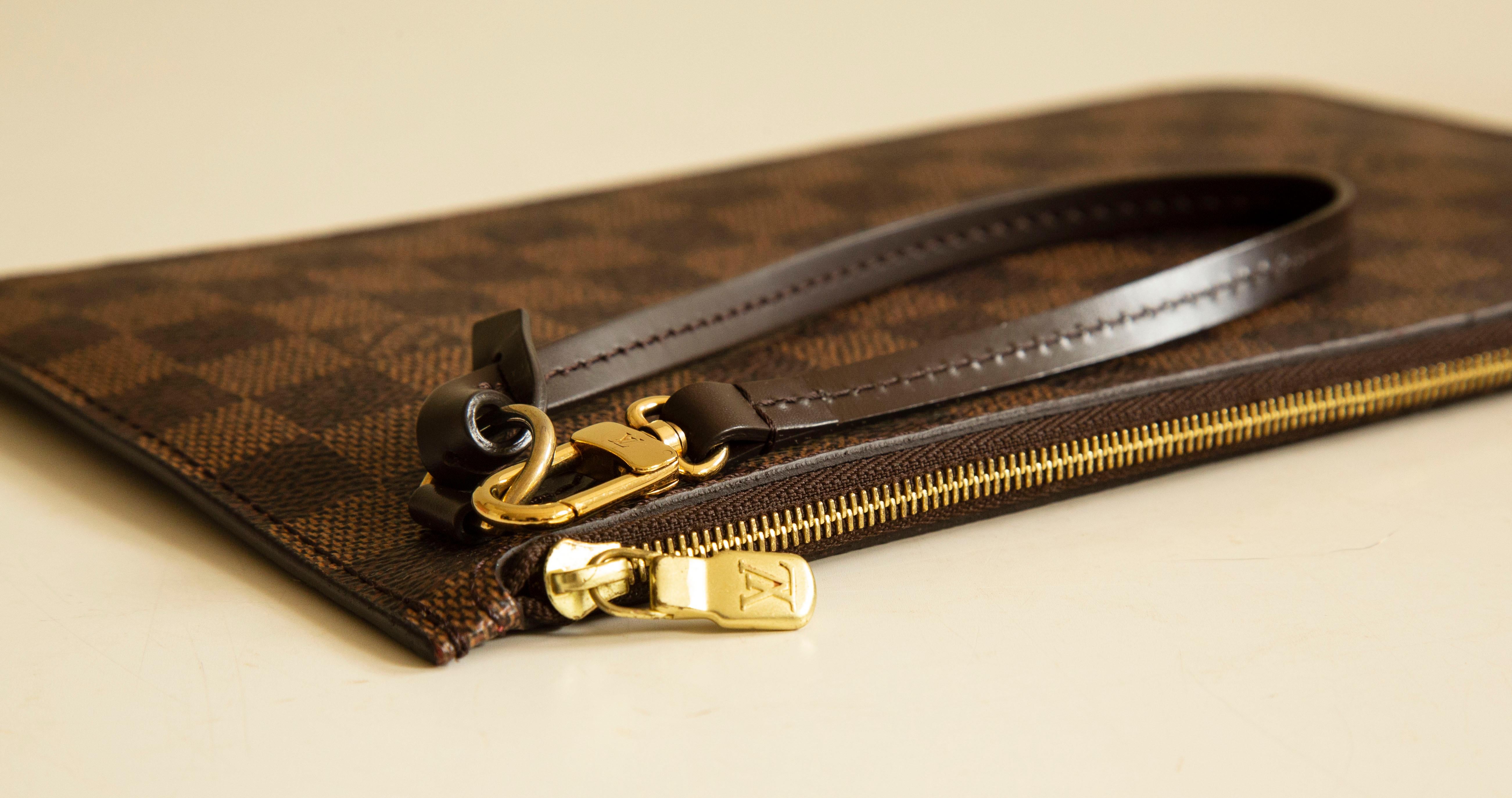 Marron Pochette Louis Vuitton des années 2000 en toile enduite damier ébène en vente