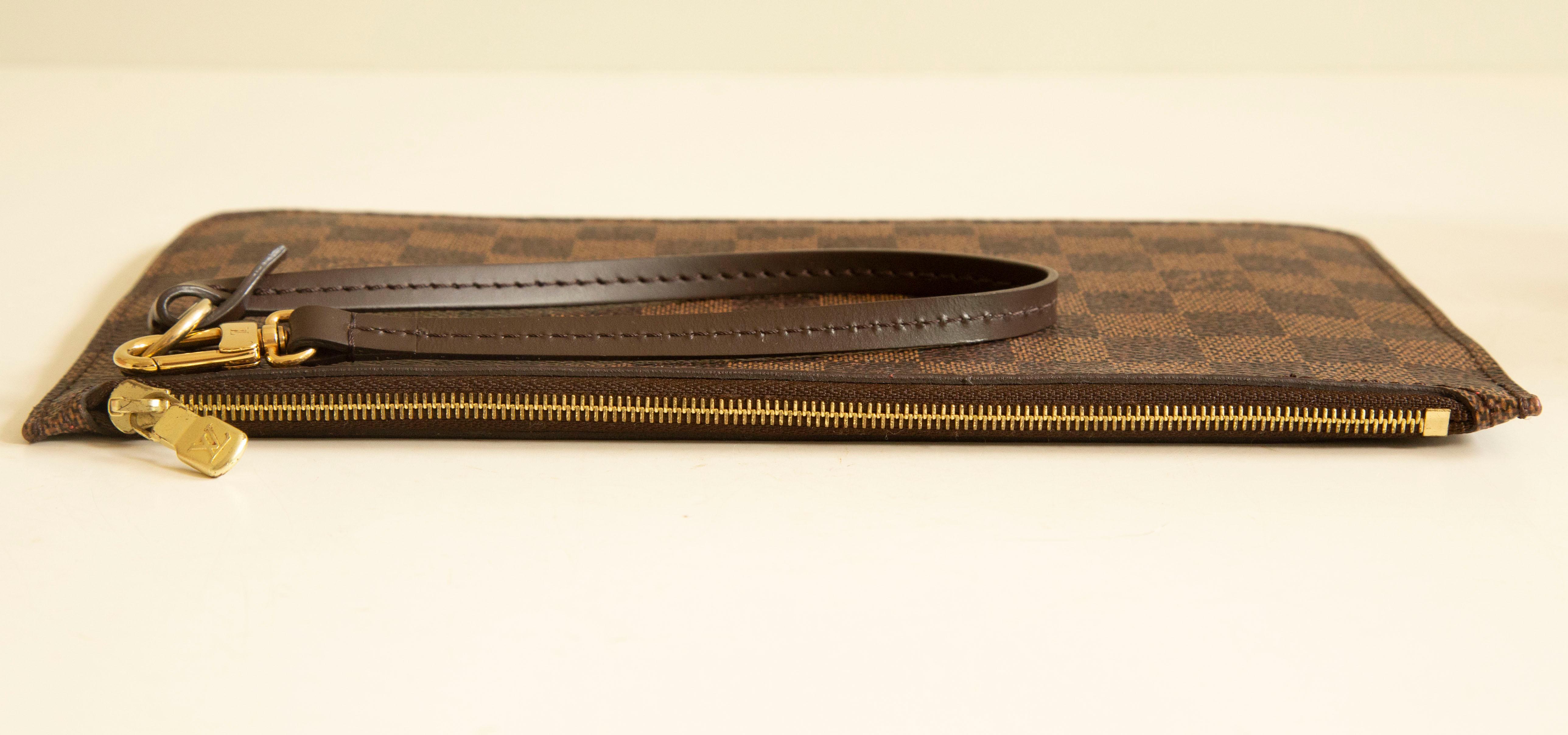 Pochette Louis Vuitton des années 2000 en toile enduite damier ébène Bon état - En vente à Arnhem, NL