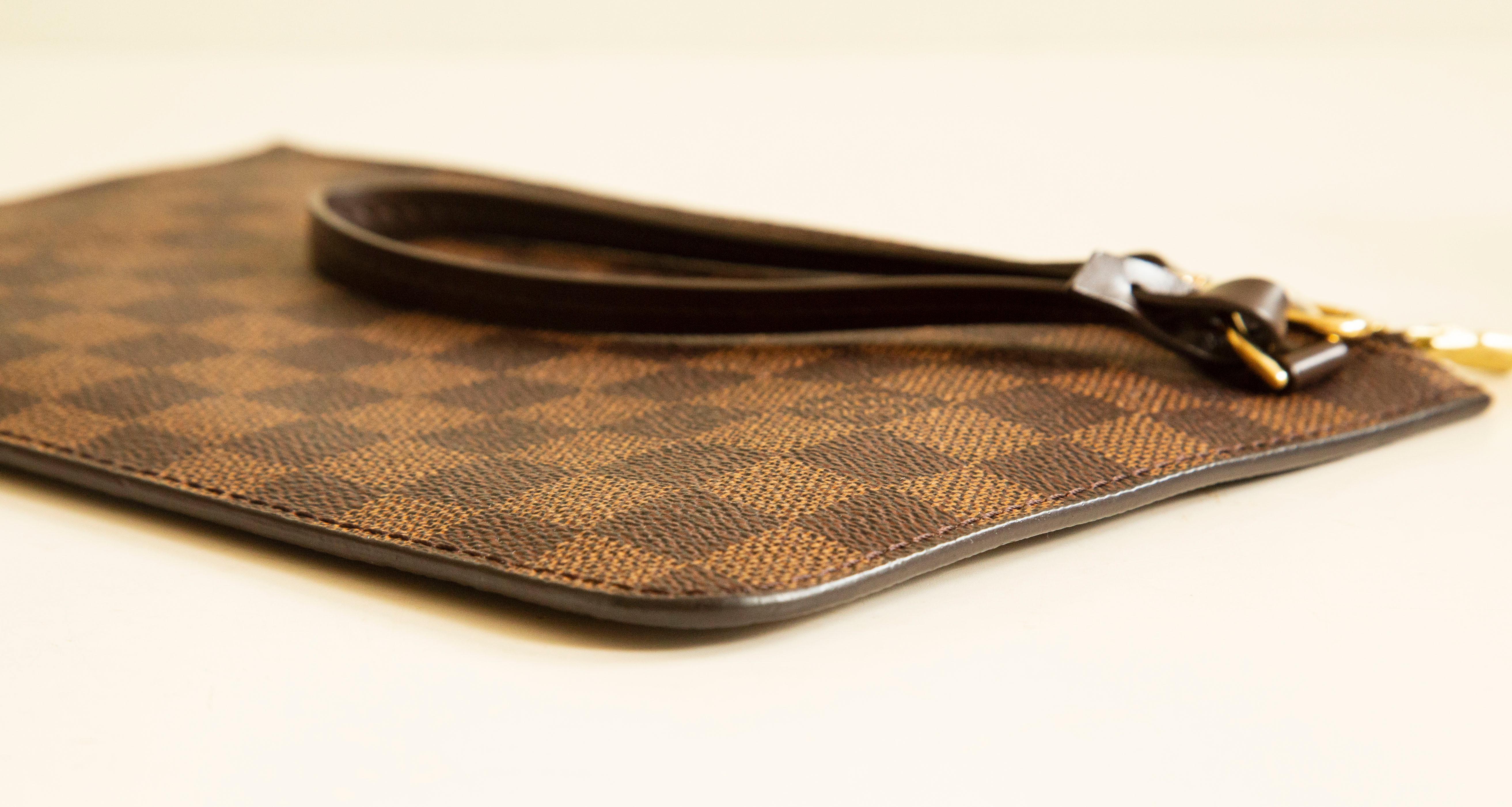 Pochette Louis Vuitton des années 2000 en toile enduite damier ébène en vente 1