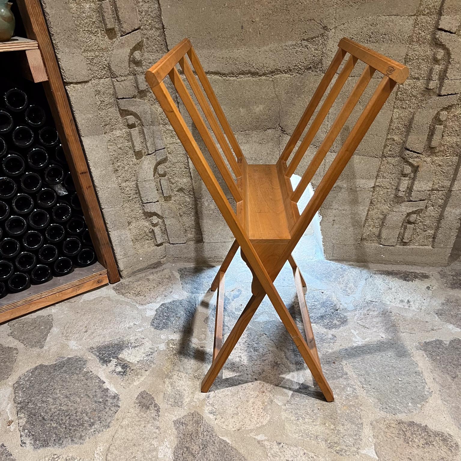 XXI secolo e contemporaneo Mabef, anni 2000, scaffale per stampe in legno Foldes in vendita