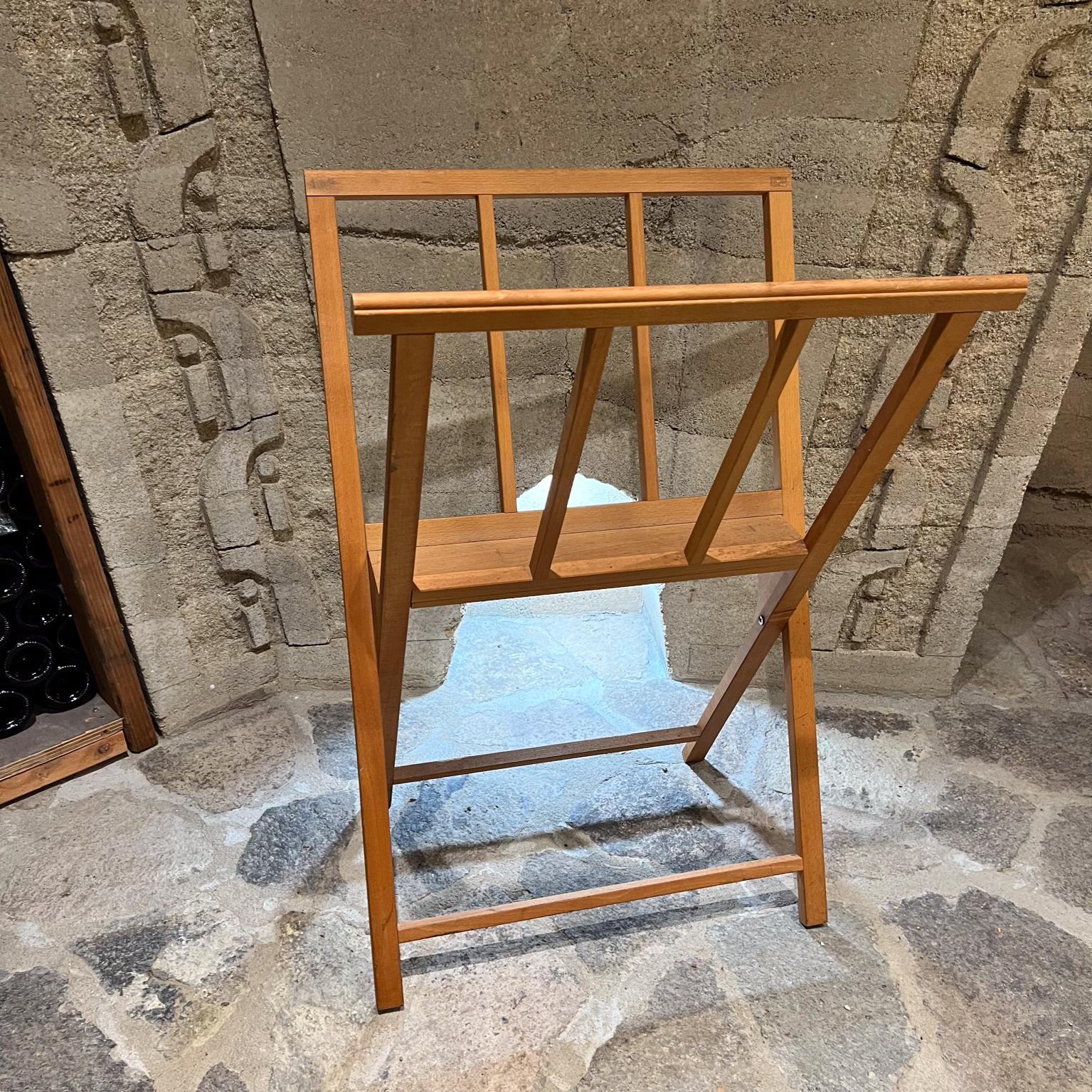 Legno Mabef, anni 2000, scaffale per stampe in legno Foldes in vendita