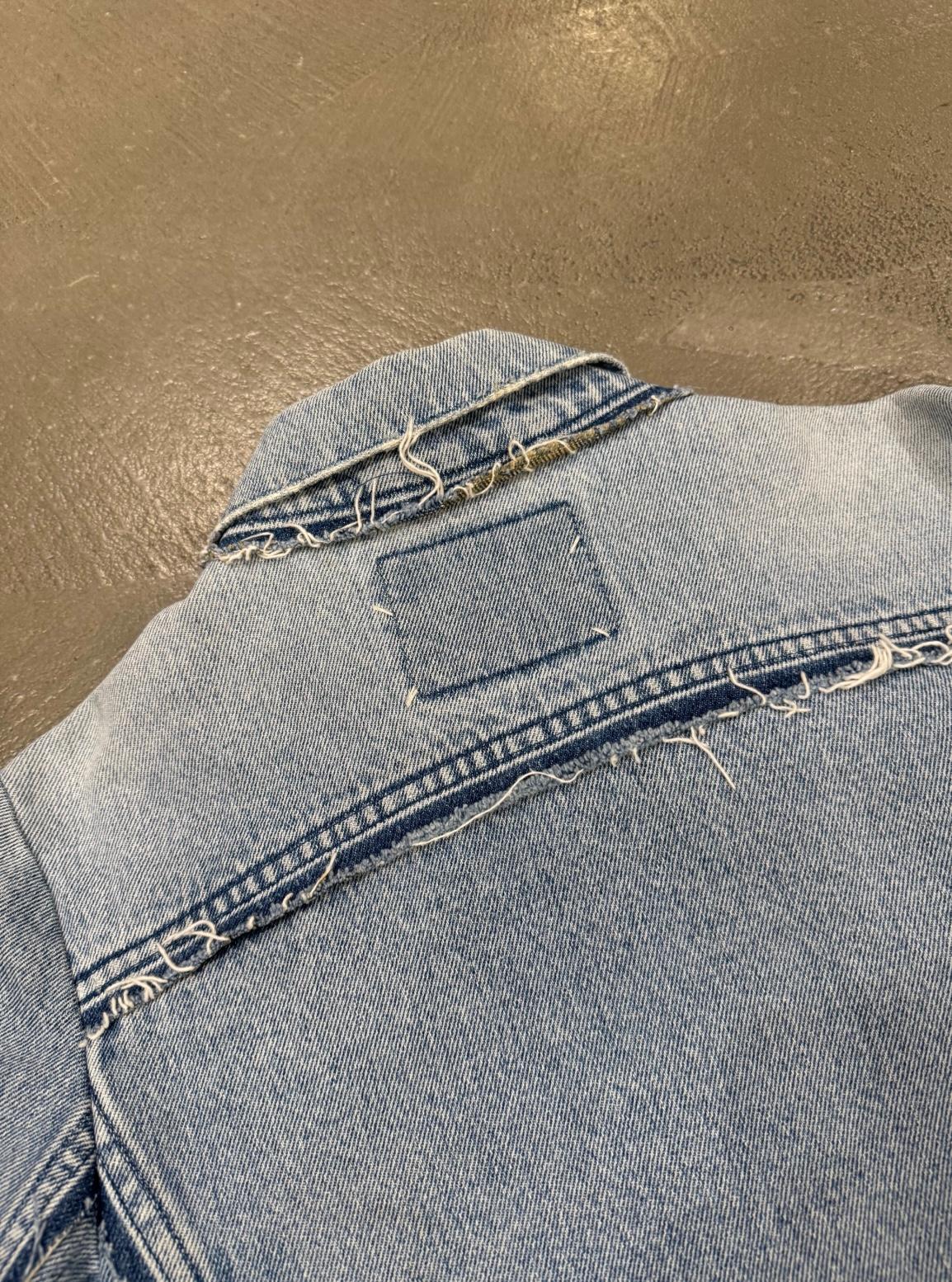 Chaqueta vaquera deconstruida artesanal Maison Margiela años 2000 en venta 4