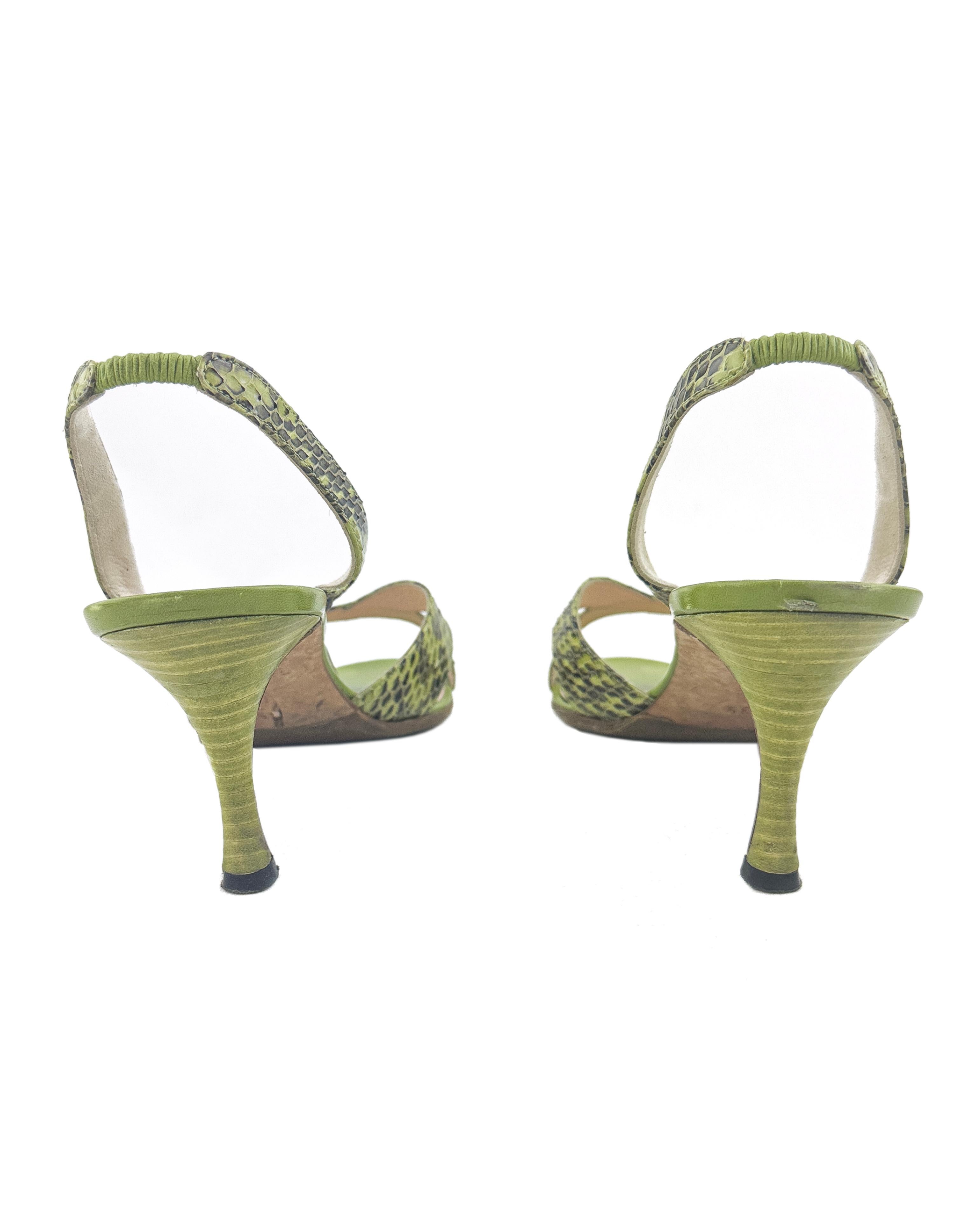 2000er Manolo Blahnik Grüne Callasli-Sandalen mit Slingback-Sandalen (Braun) im Angebot