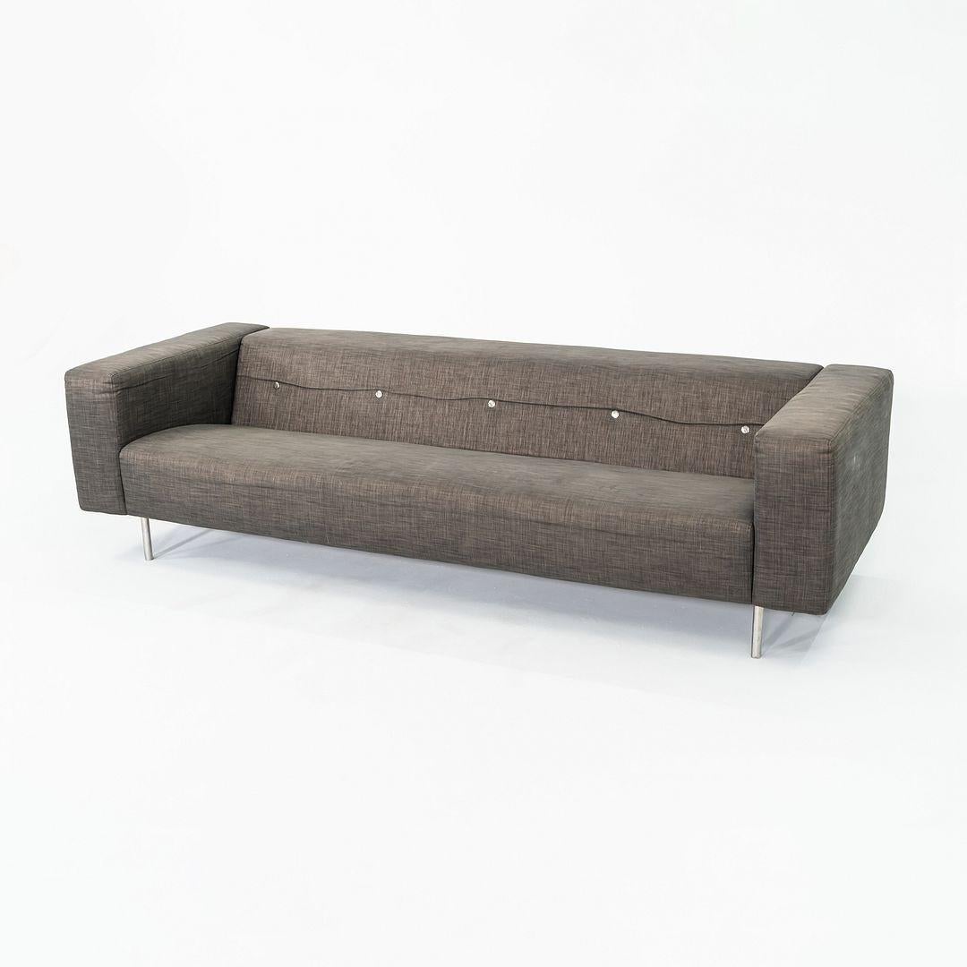 2000s Marcel Wanders para MOOOI Sofá Bottoni de tres plazas en tejido gris en venta 1