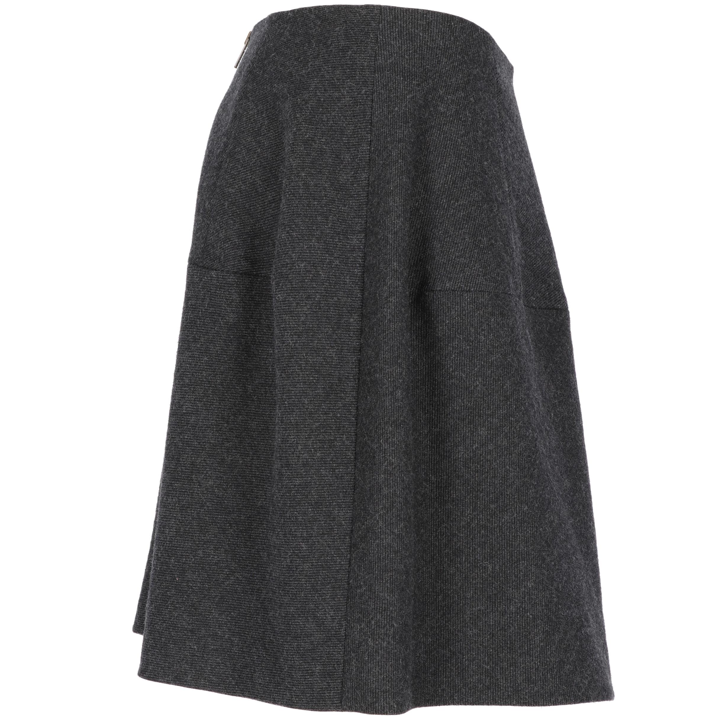 Marni asphalt grey wool mini skirt with a flared cut and zip fastening on the back.

Years: 2000s

Made in Italy

Size: 40 IT


Flat measurements
Height: 50 cm
Waist: 38 cm

Composition
97% Wool
3% Nylon