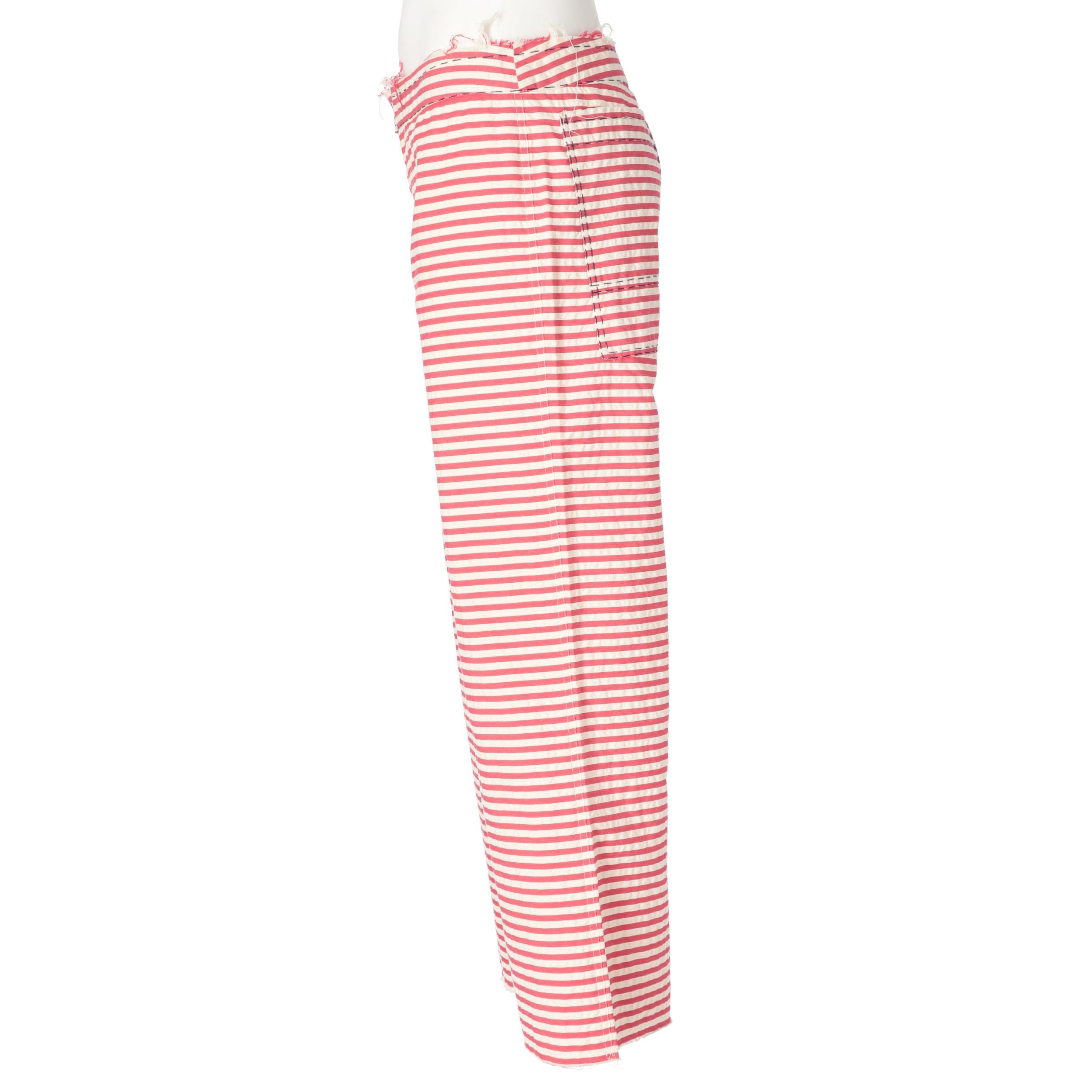 Marni trousers with white and red horizontal stripes. Model with medium waist and raw cut edges. Front closure with hook, button and zip, back patch pockets. 

Years: 2000s

Made in Italy

Size: 40 IT

Flat measurements
Height: 89 cm
Waist: 39 cm