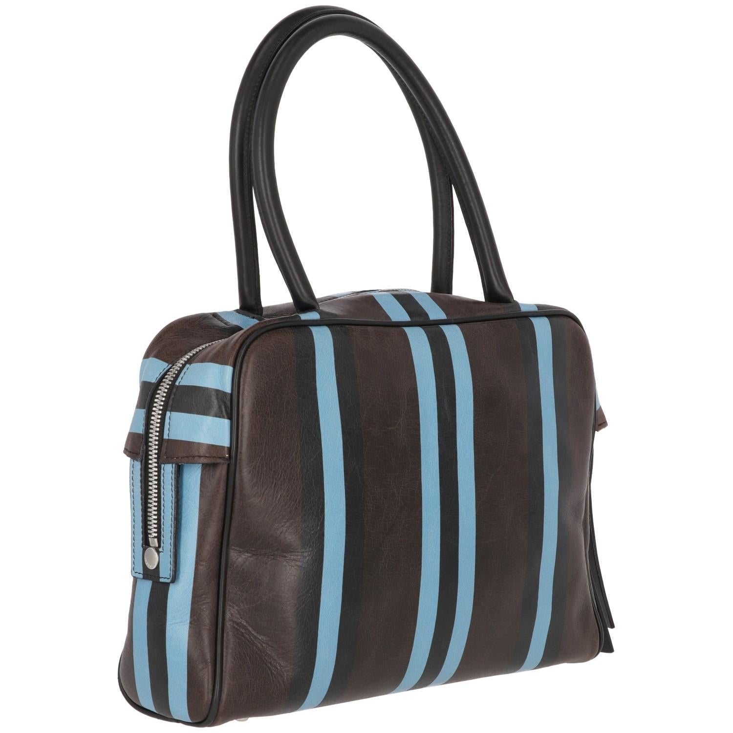 The elegant Marni dark brown leather handbag features a light blue and black vertical stripes, with two handles, zip fastening, with beige cotton lining and inner pockets. 

Years: 2000s

Made in Italy

Width: 31 cm
Height: 23 cm
Depth: 8 cm
Handle: