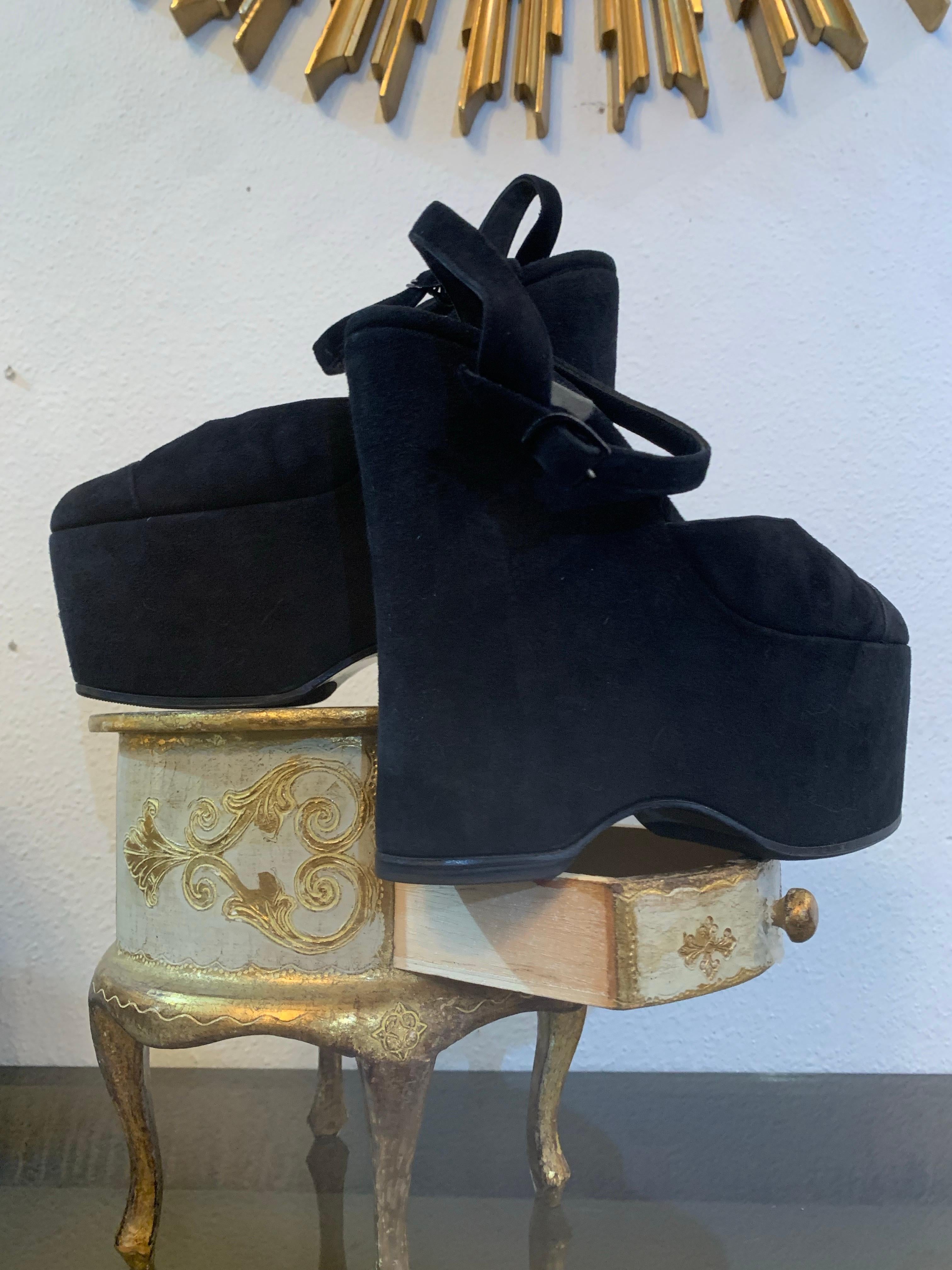 2000s Massaro - Paris Black Suede Wedge-Heel Platform w Ankle Straps For Sale 10