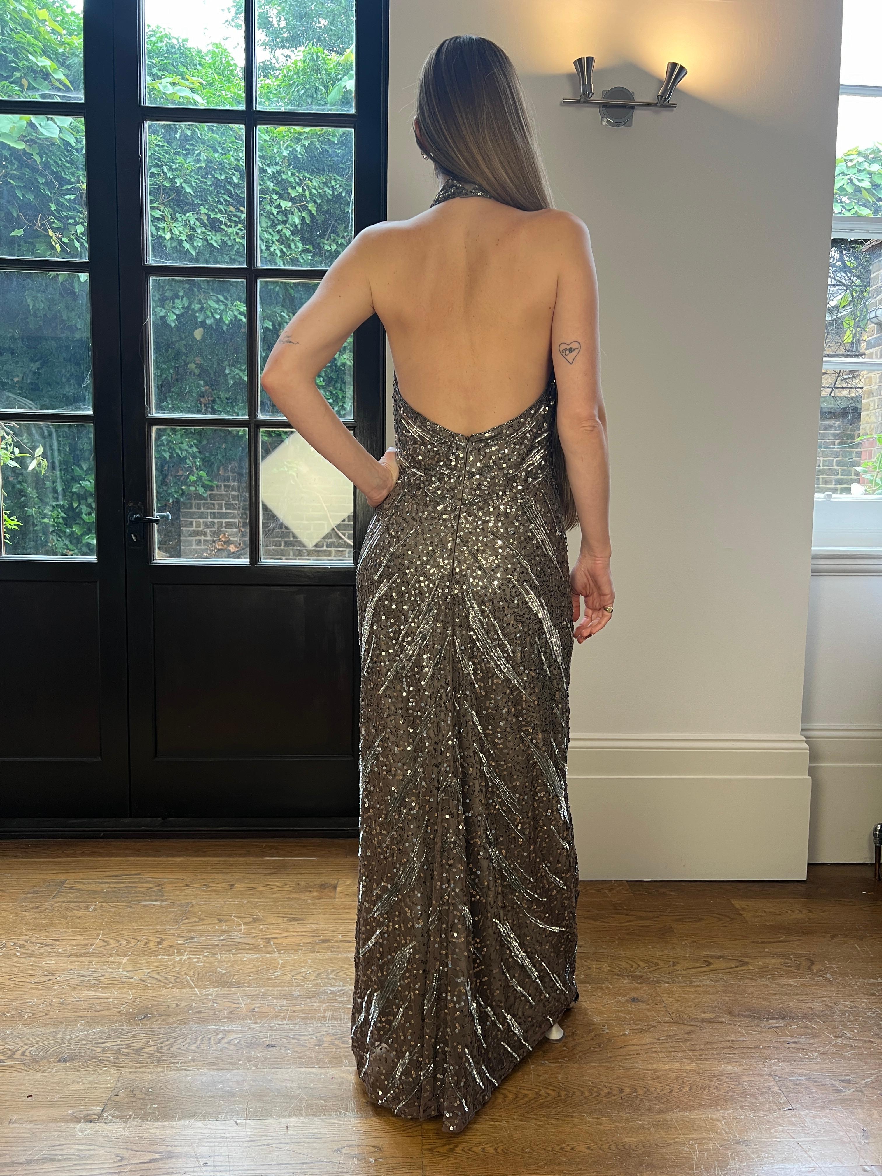 2000s Max Mara Vestido de lentejuelas plateadas con cuello halter en venta 3