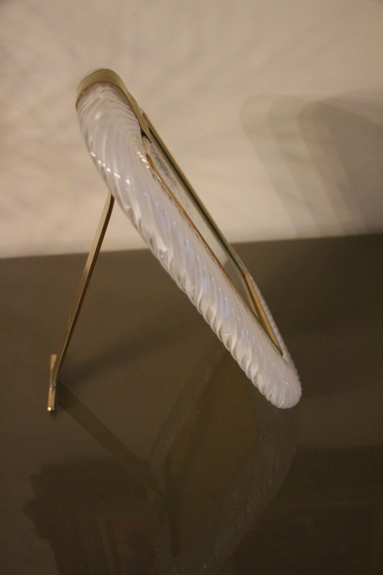 Marco de fotos de latón y cristal de Murano retorcido blanco lechoso del año 2000, de Barovier e Toso en venta 3