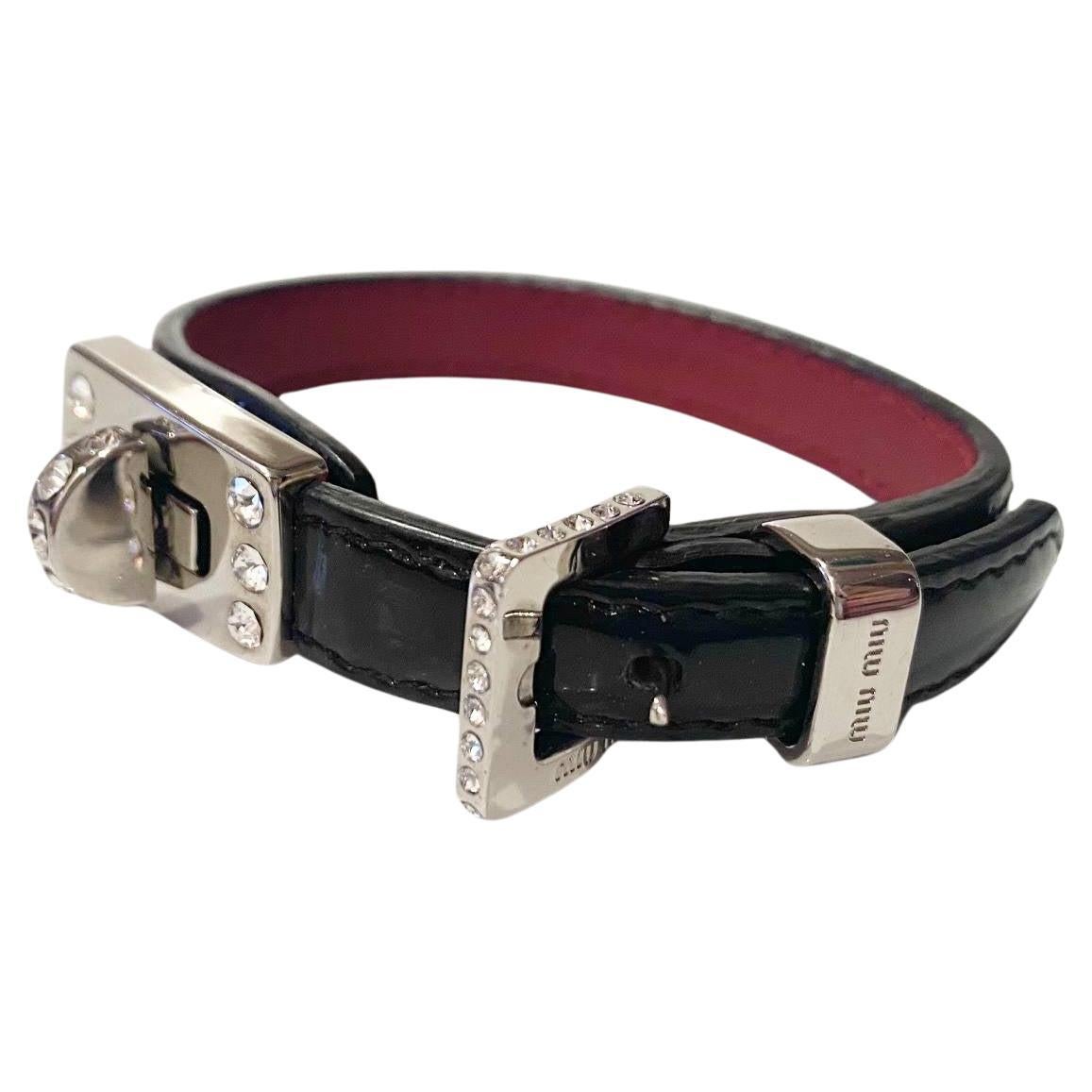 Perlina Bracciale con chiusura a frizione in vernice di cristallo miu miu degli anni 2000 in vendita