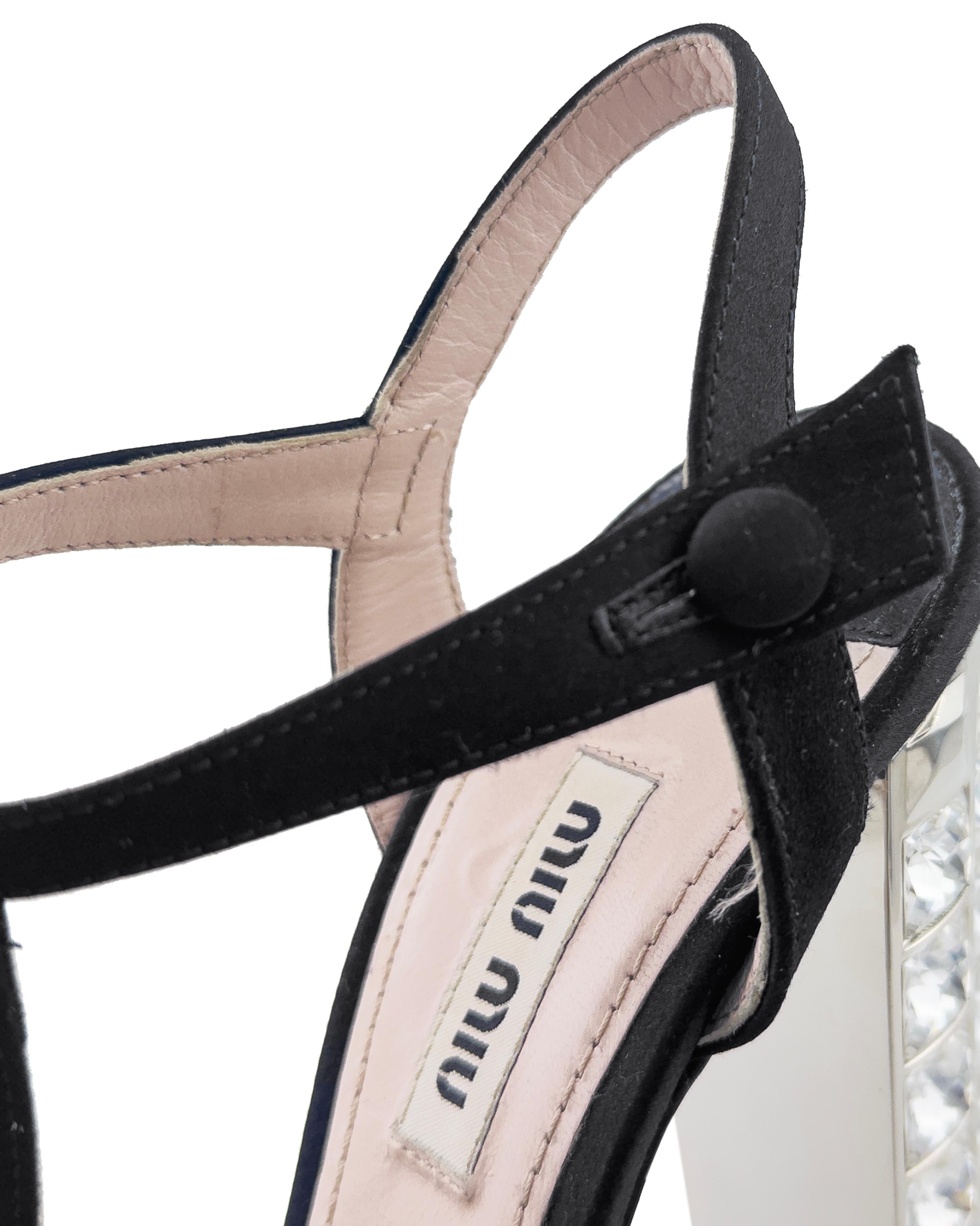 Donna Anni 2000 Miu Miu - Piattaforme in raso nero con tacchi impreziositi da cristalli in vendita