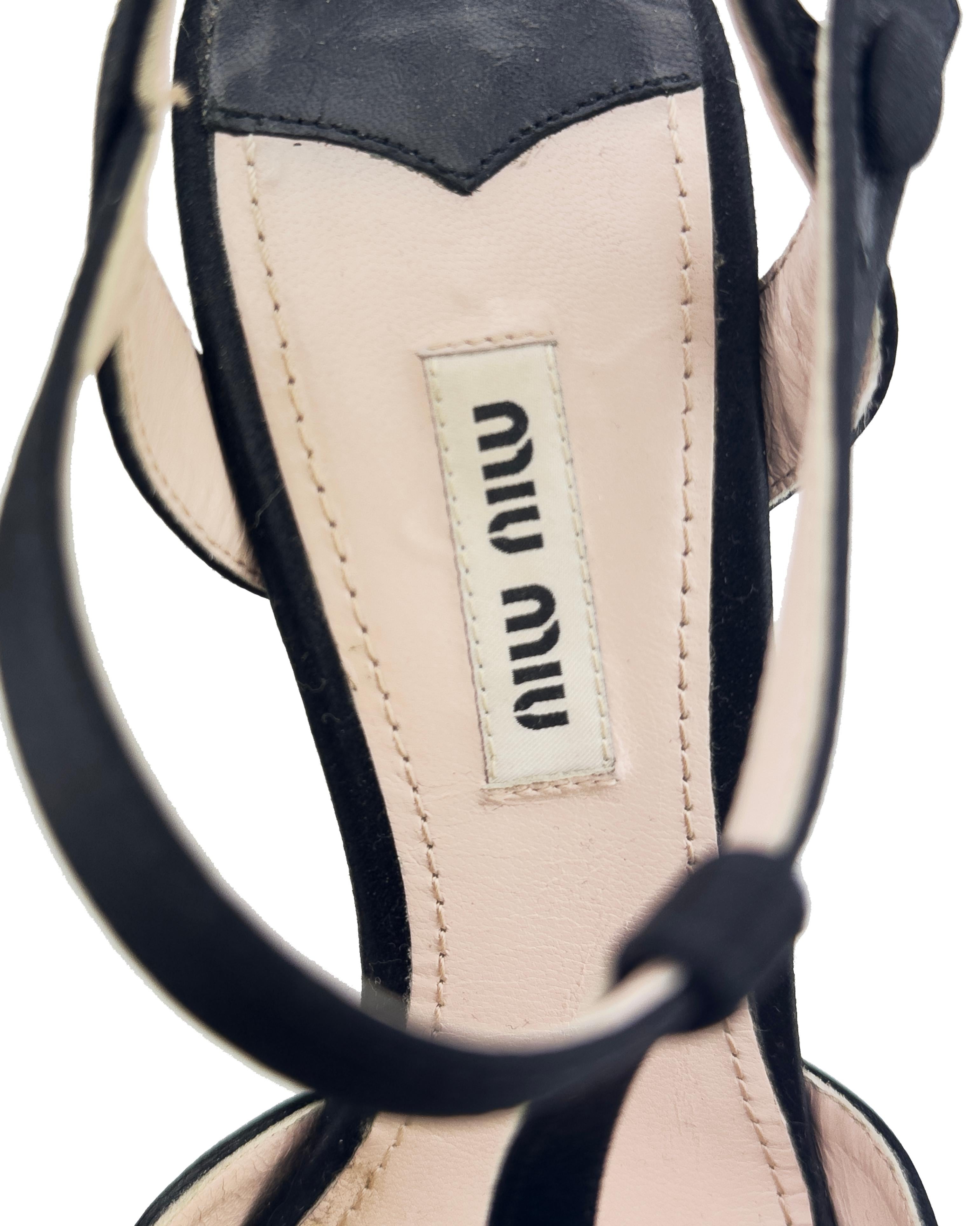 Anni 2000 Miu Miu - Piattaforme in raso nero con tacchi impreziositi da cristalli in vendita 1