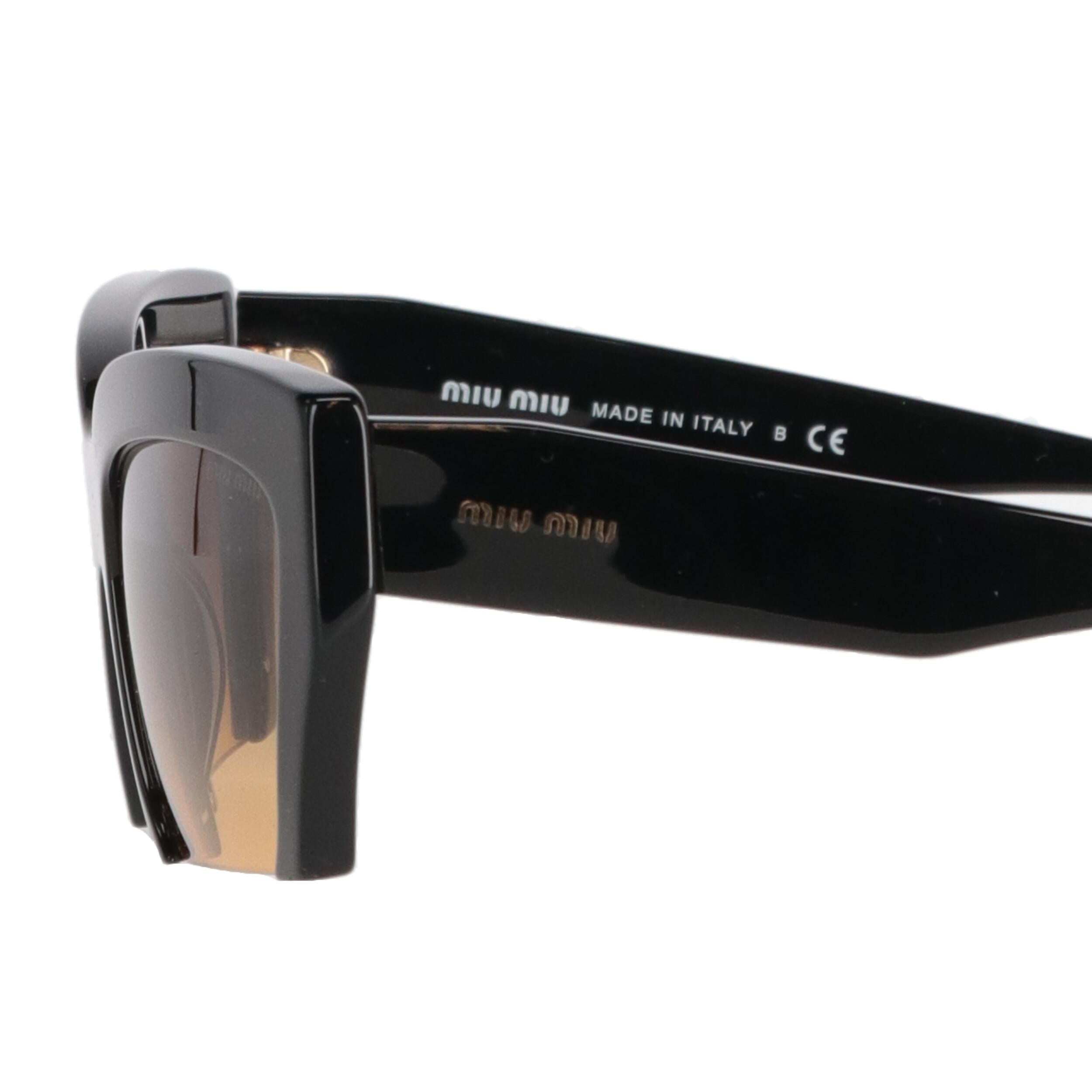 2000s Miu Miu Black Sunglasses In Excellent Condition In Lugo (RA), IT