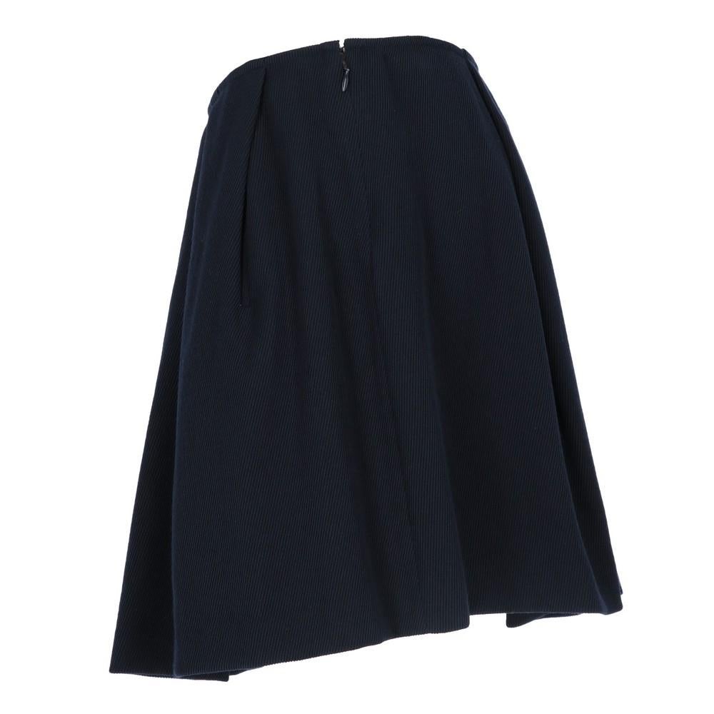 Miu Miu dark blue wool circle skirt. Side closure with zip and hook and interior lined.

Years: 2000’s

Made in Italy

Size: 44  IT

Flat measurements
Height: 42 cm
Waist: 40 cm