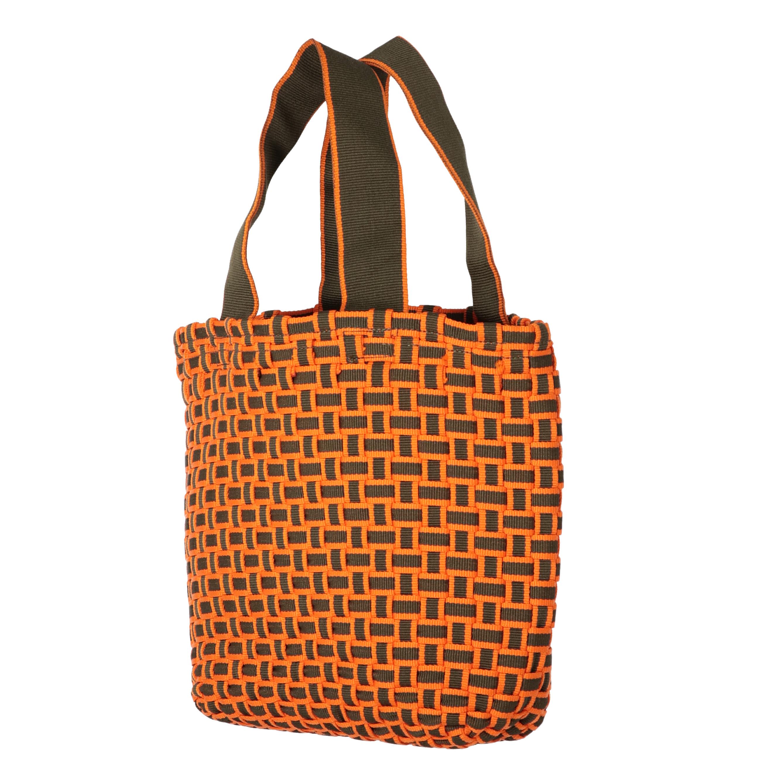 Adorable Miu Miu interwoven bicolor (brown-orange) nylon gros grain lightweight handbag, featuring no closure, two loosen handles and a inner small plastic bag with velcro strap. 

Years: 2000s

Made in Italy

Height: 21 cm
Width: 27 cm
Depth: 6 cm