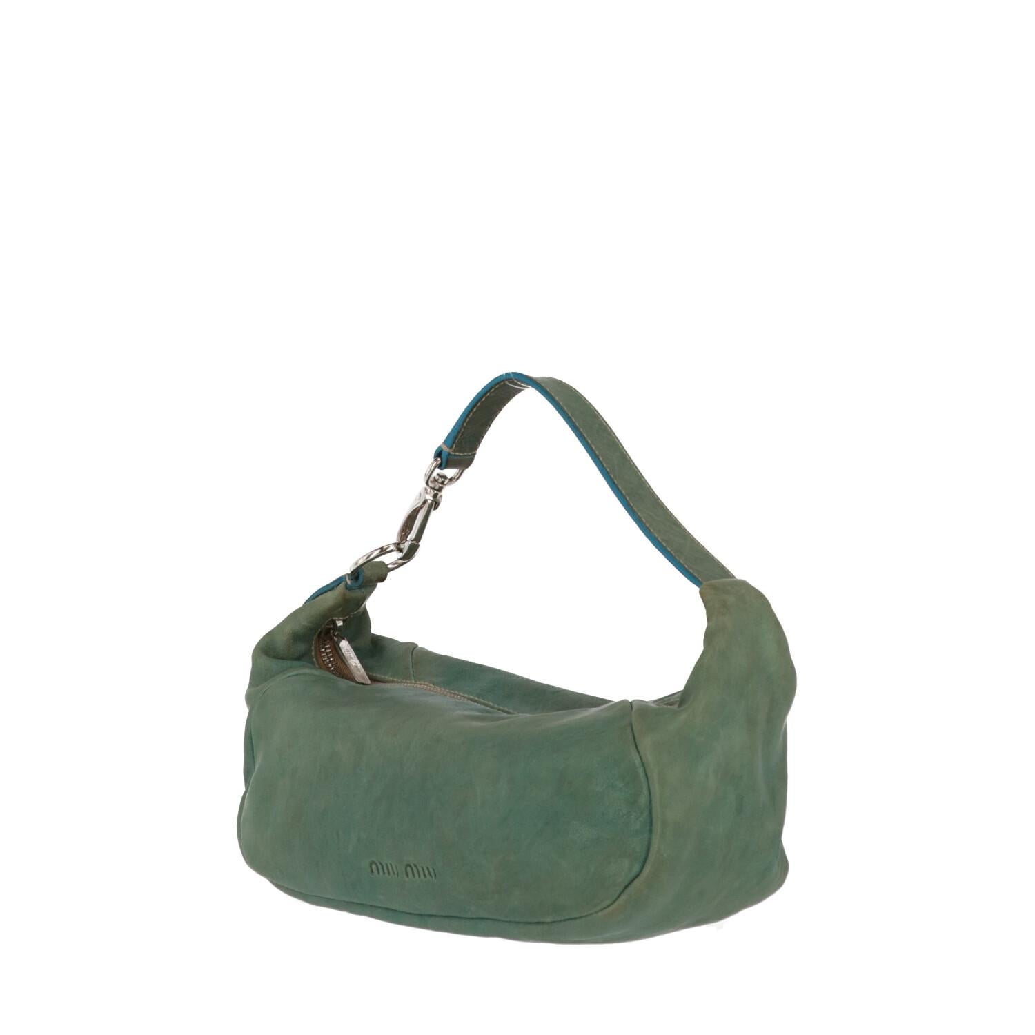 A.N.G.E.L.O. Vintage - ITALY
Miu Miu aqua green light leather handbag. One handle with silver metal snap hook and zip closure.

The product shows slight signs of wear on the leather, as shown in pictures.
Years: 2000s

Made in Italy

Width: 24