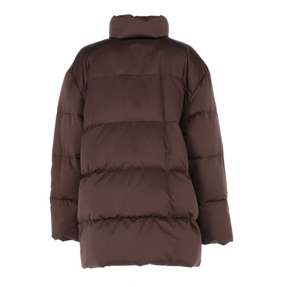 Moncler “Grenoble” dark brown quilted jacket. Ideal for cold season, fully padded. Classic horizontal quilting, high collar, brown clip fasteners frontal closure.

Size: 2

Flat measurements
Height: 80 cm
Bust: 60 cm
Shoulders: 44 cm
Sleeves: 58
