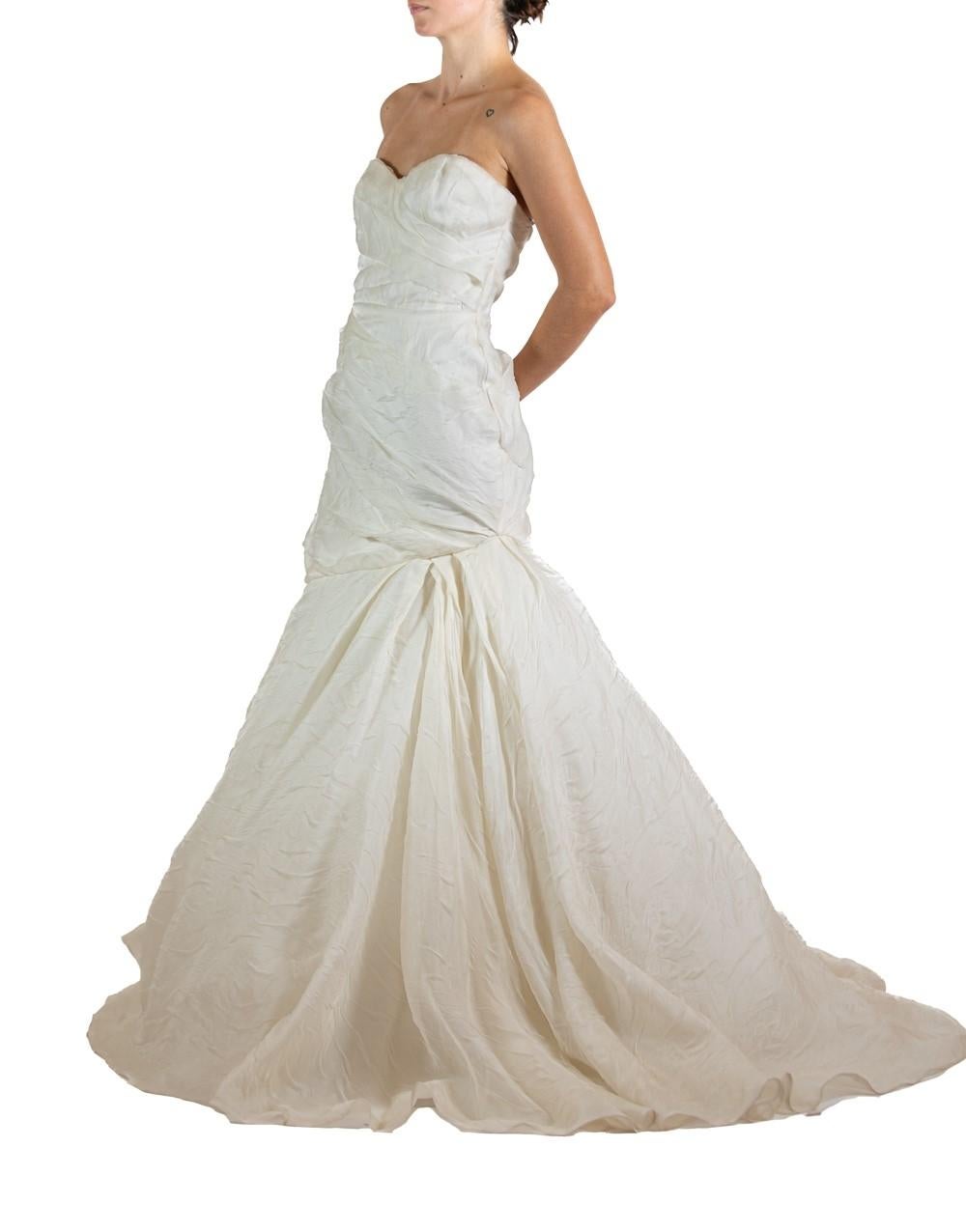 2000S MONIQUE LHUILLIER White Silk Tulle Gown In Good Condition For Sale In New York, NY