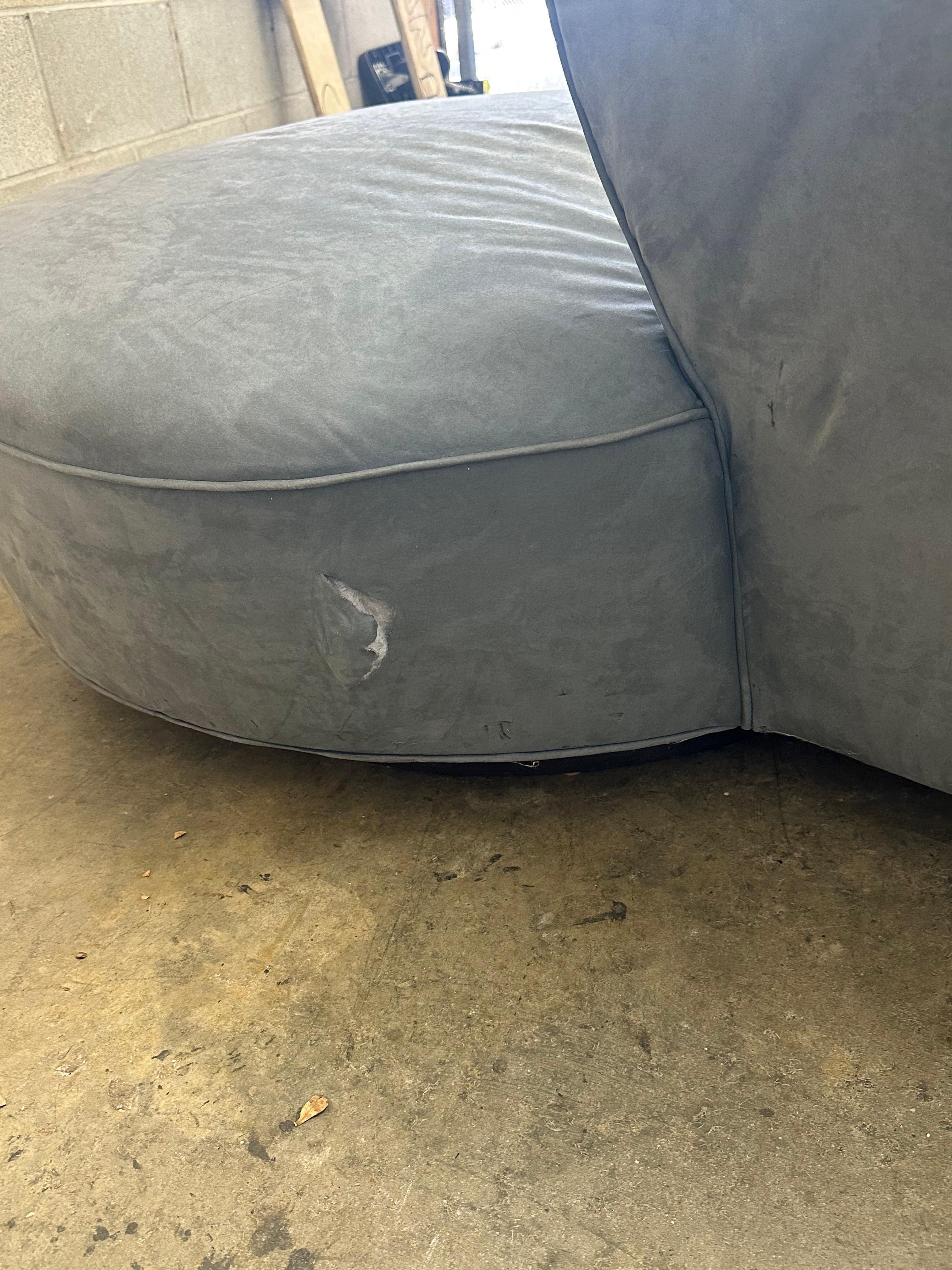 2000s Monumental Vladimir Kagan Serpentine Sofa For Sale 3